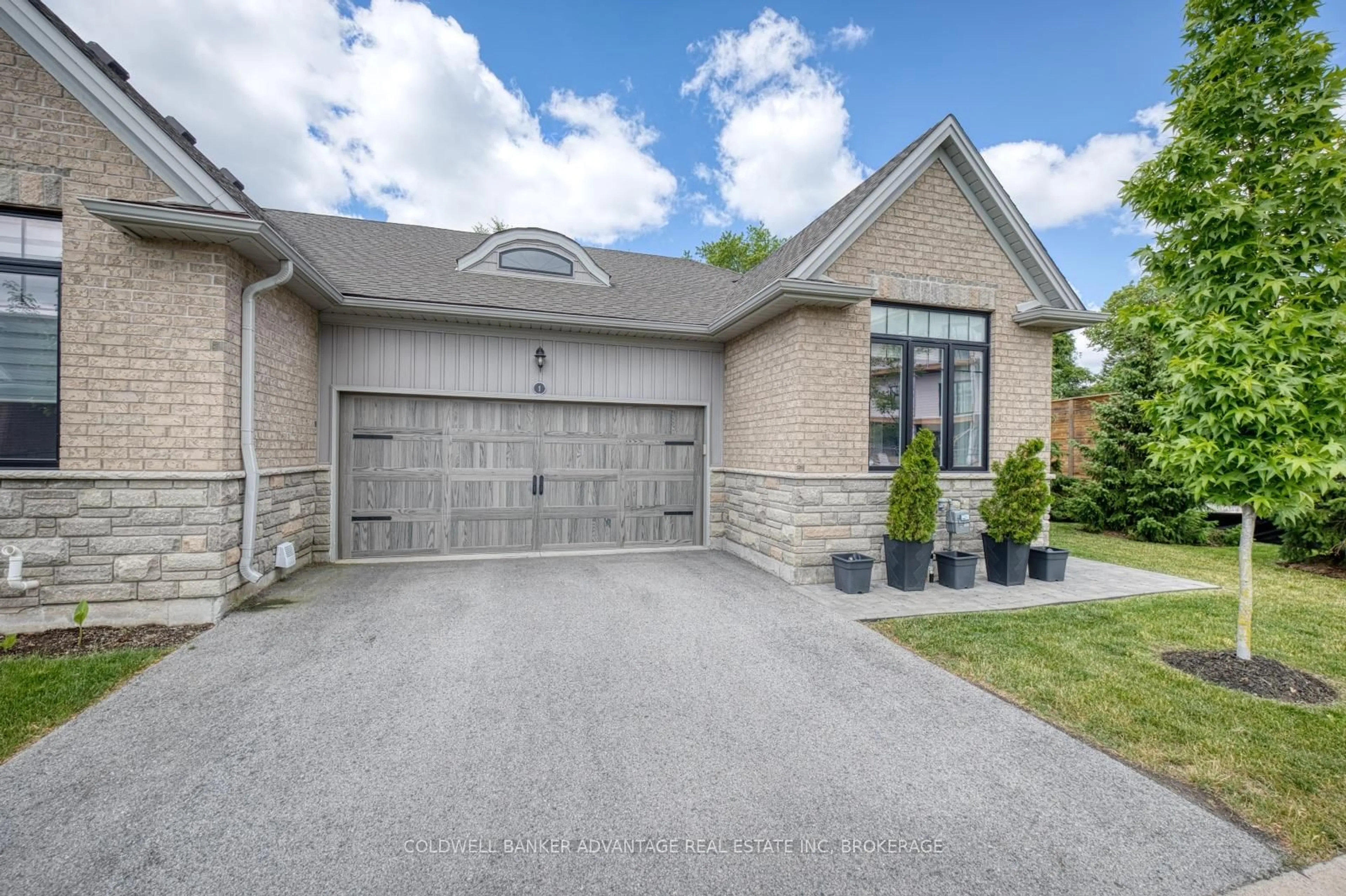 Home with brick exterior material, street for 1 Borden Tr, Welland Ontario L3C 0H1