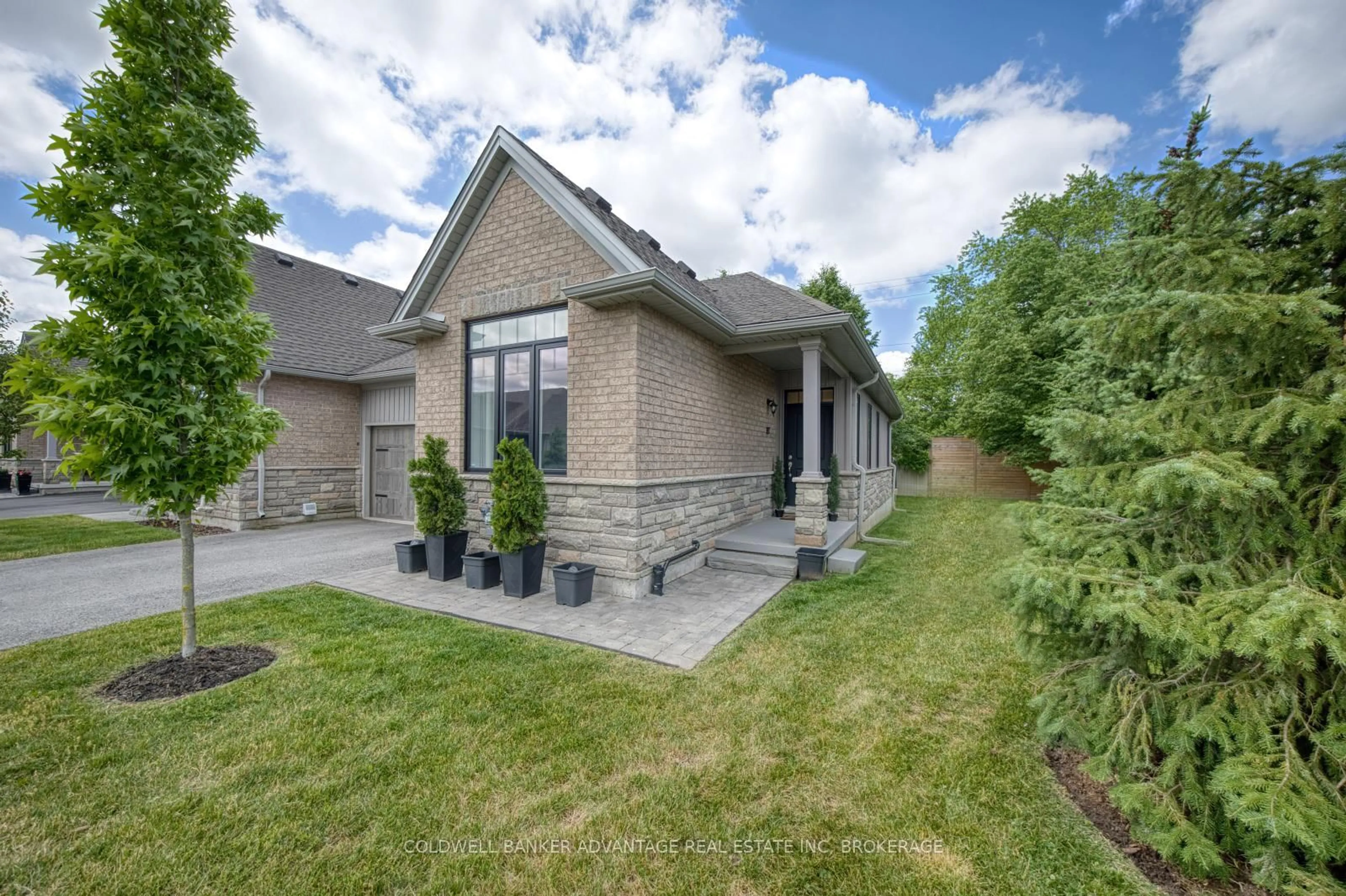 Home with brick exterior material, street for 1 Borden Tr, Welland Ontario L3C 0H1