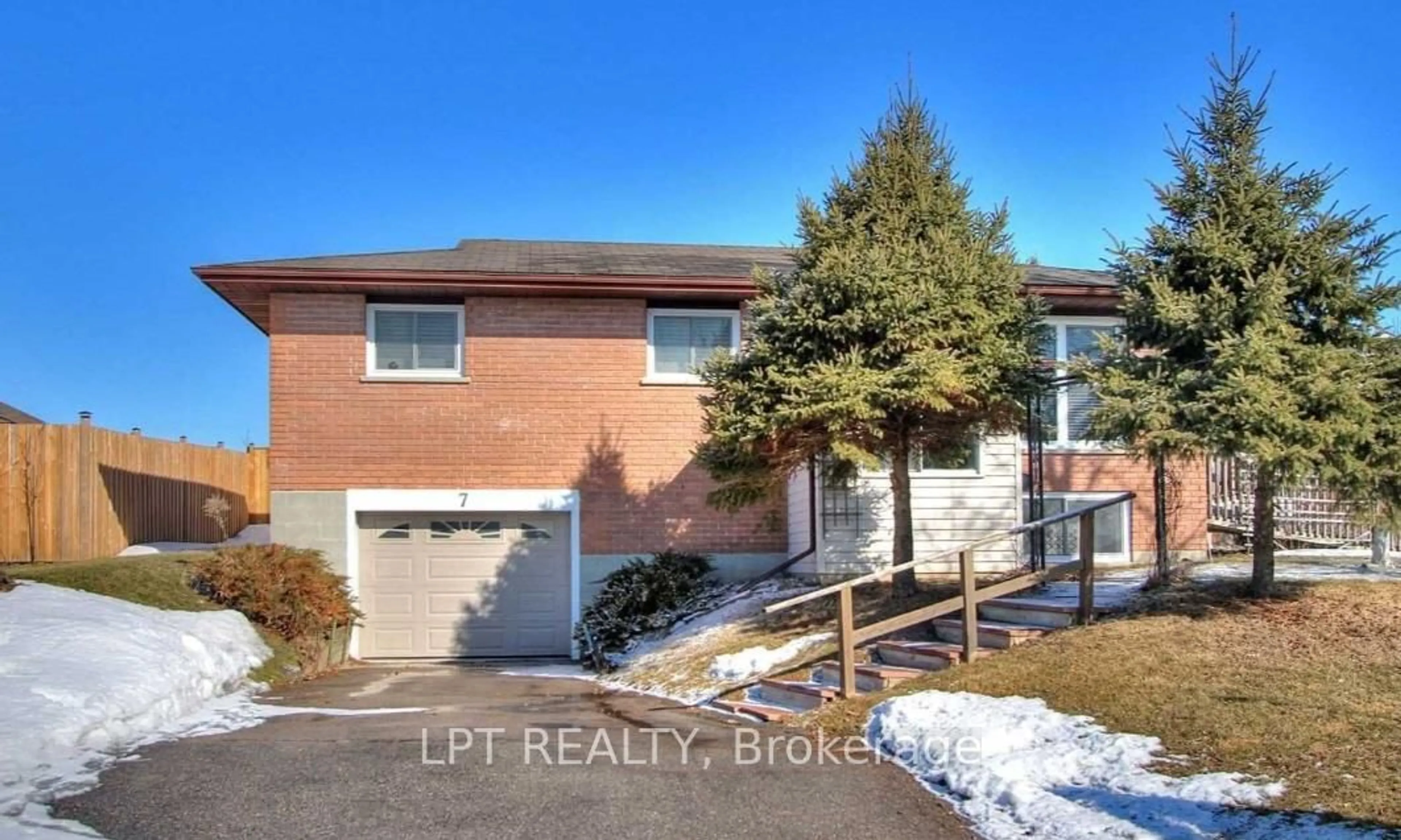 Home with brick exterior material, street for 7 Champlain Blvd, Kawartha Lakes Ontario K9V 4R1