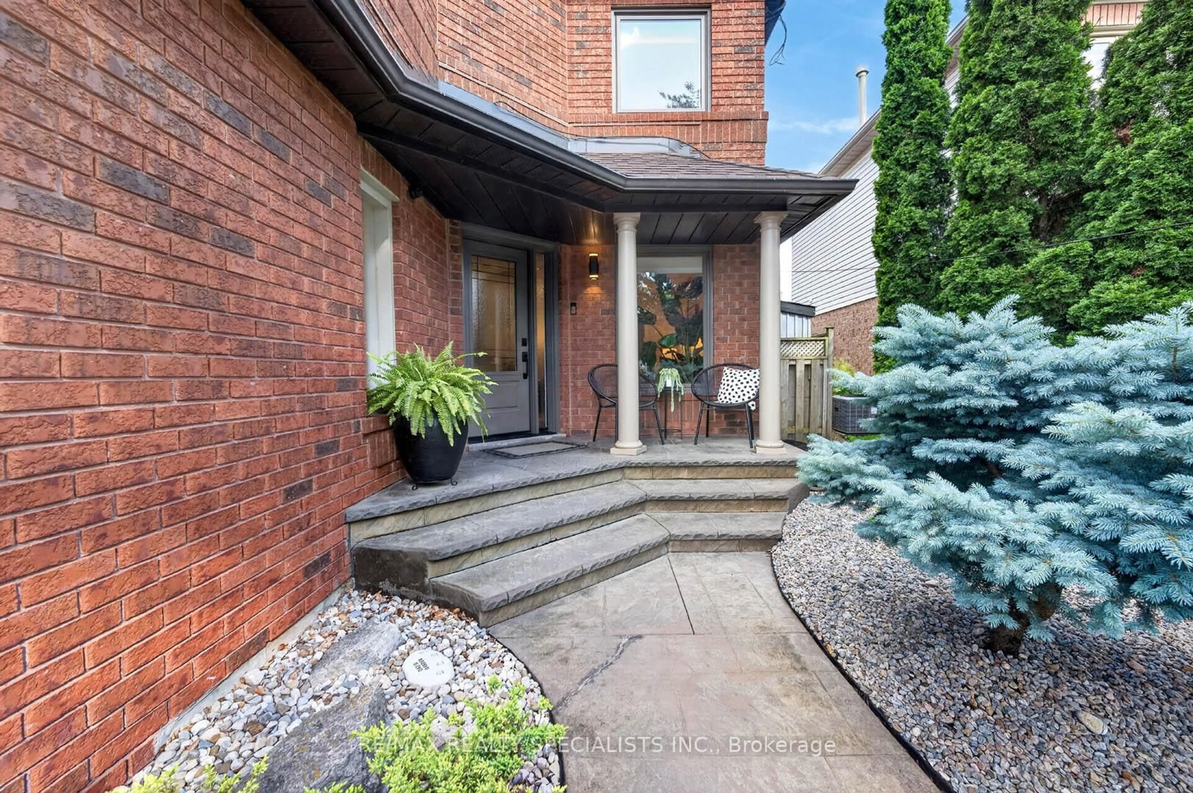 Home with brick exterior material, street for 87 Chatsworth Cres, Hamilton Ontario L8B 0N7