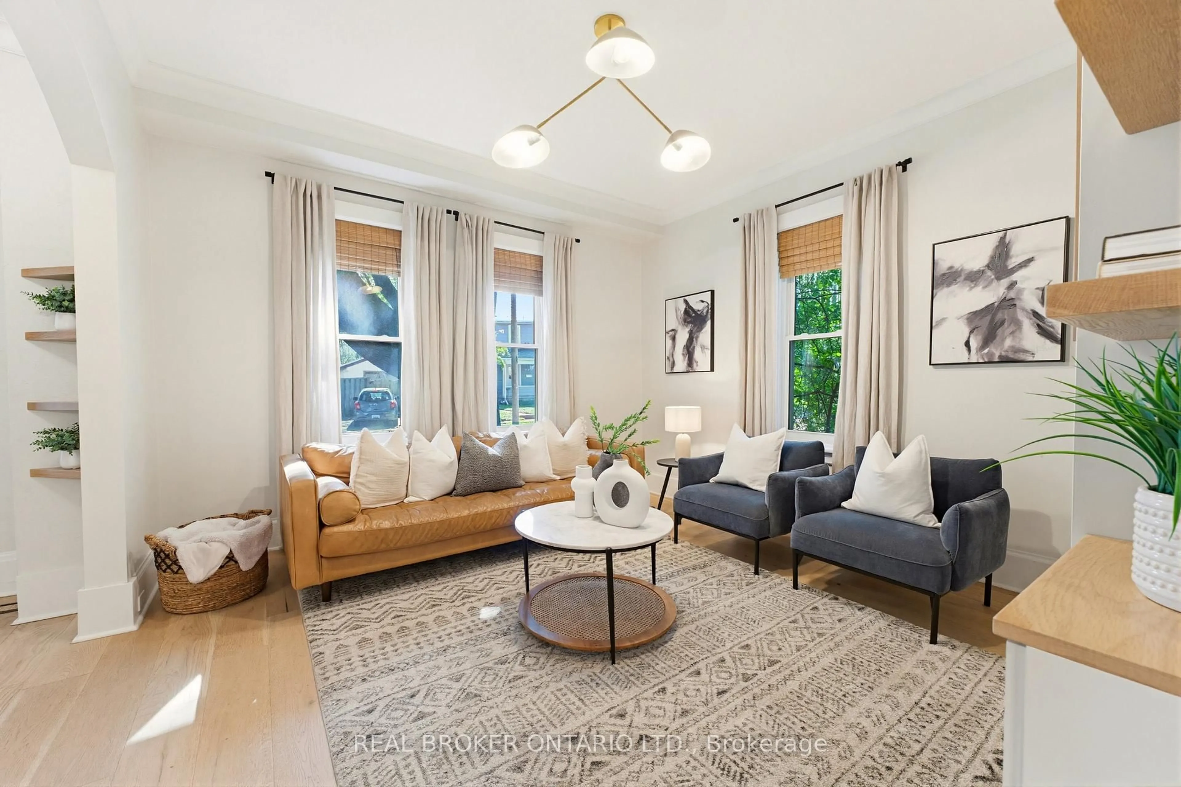 Living room with furniture, unknown for 440 Duke St, Kitchener Ontario N2H 3Y8