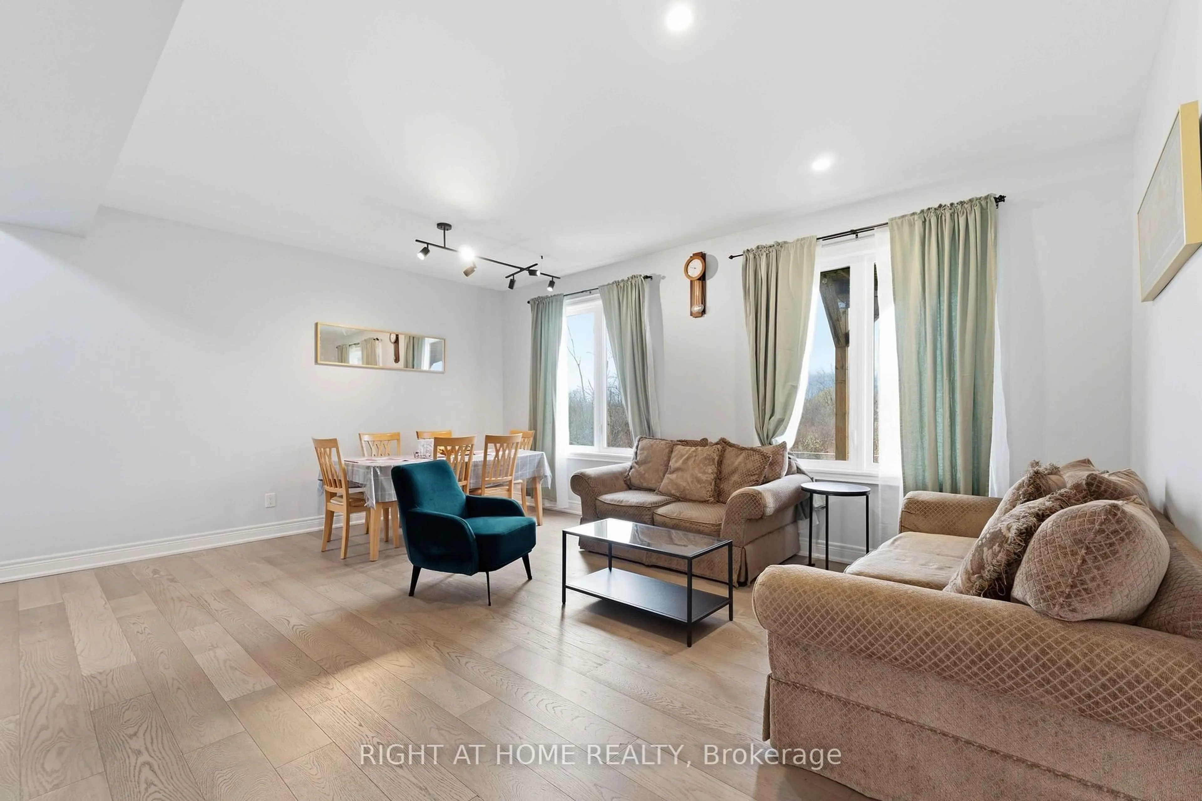 Living room with furniture, unknown for 901 Gorham Rd, Fort Erie Ontario L0S 1N0