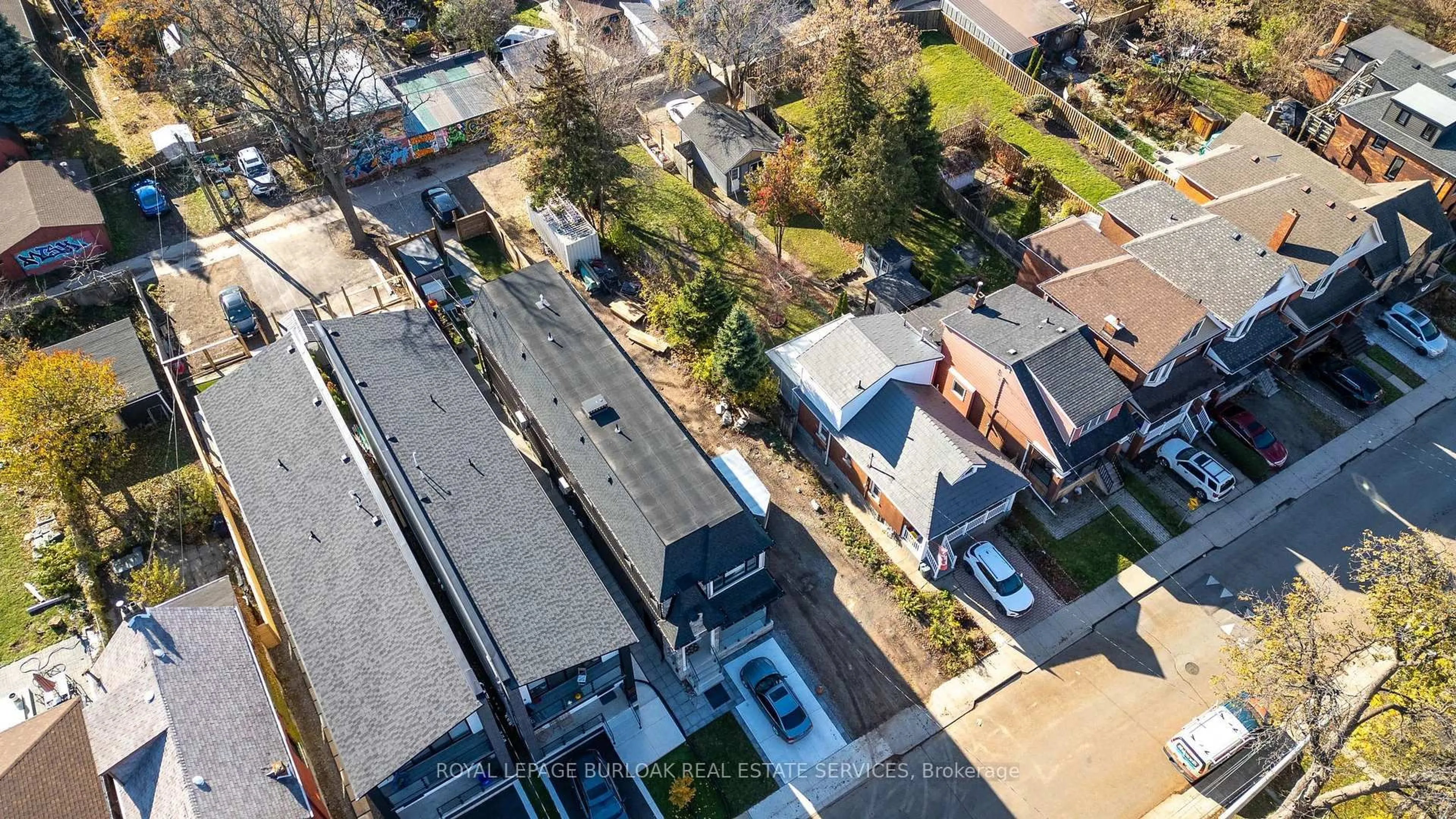 A pic from outside/outdoor area/front of a property/back of a property/a pic from drone, street for 85 Melbourne St, Hamilton Ontario L8P 2A5