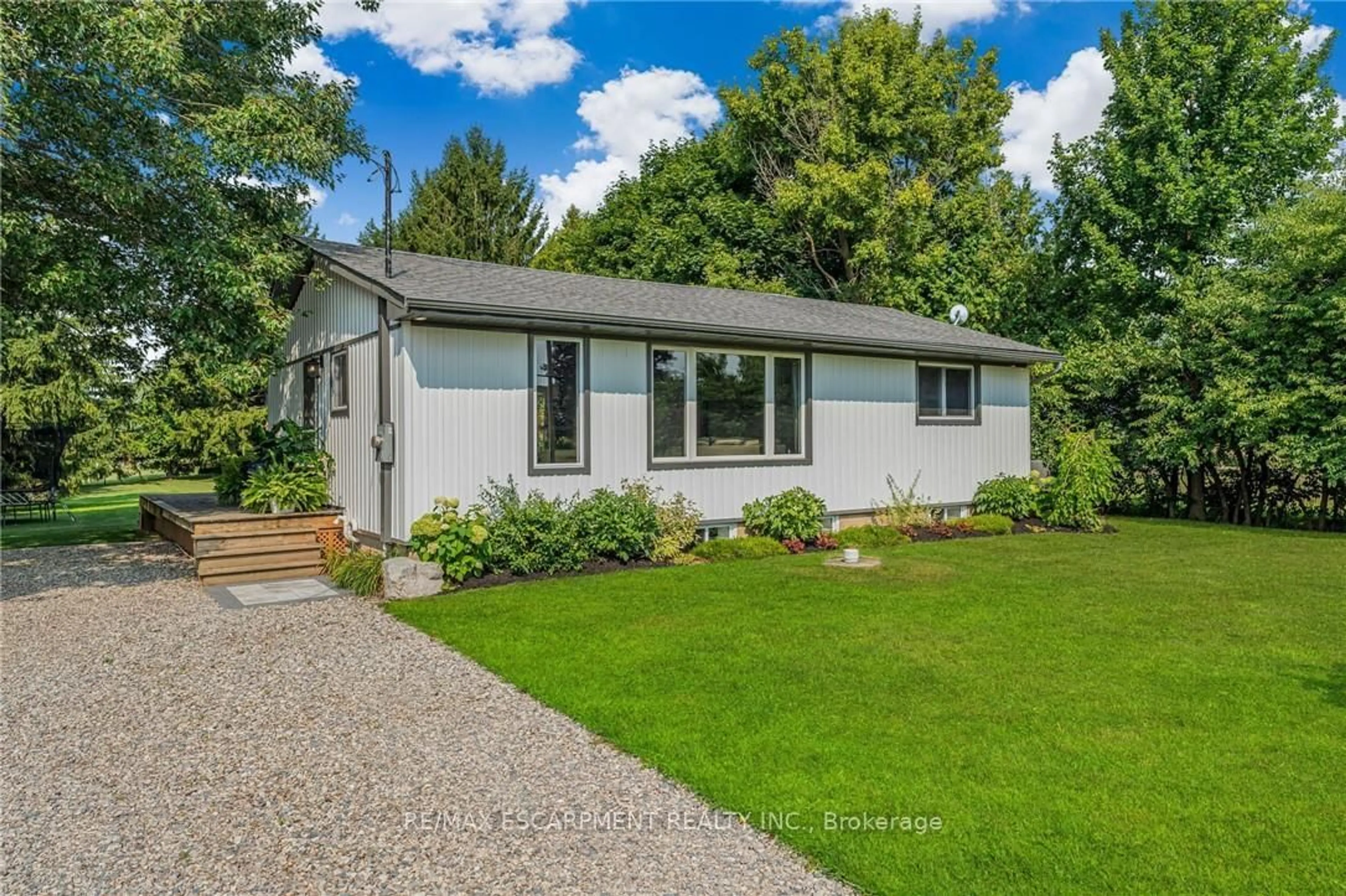 Home with vinyl exterior material, street for 53018 Perry Rd, Wainfleet Ontario L0S 1V0