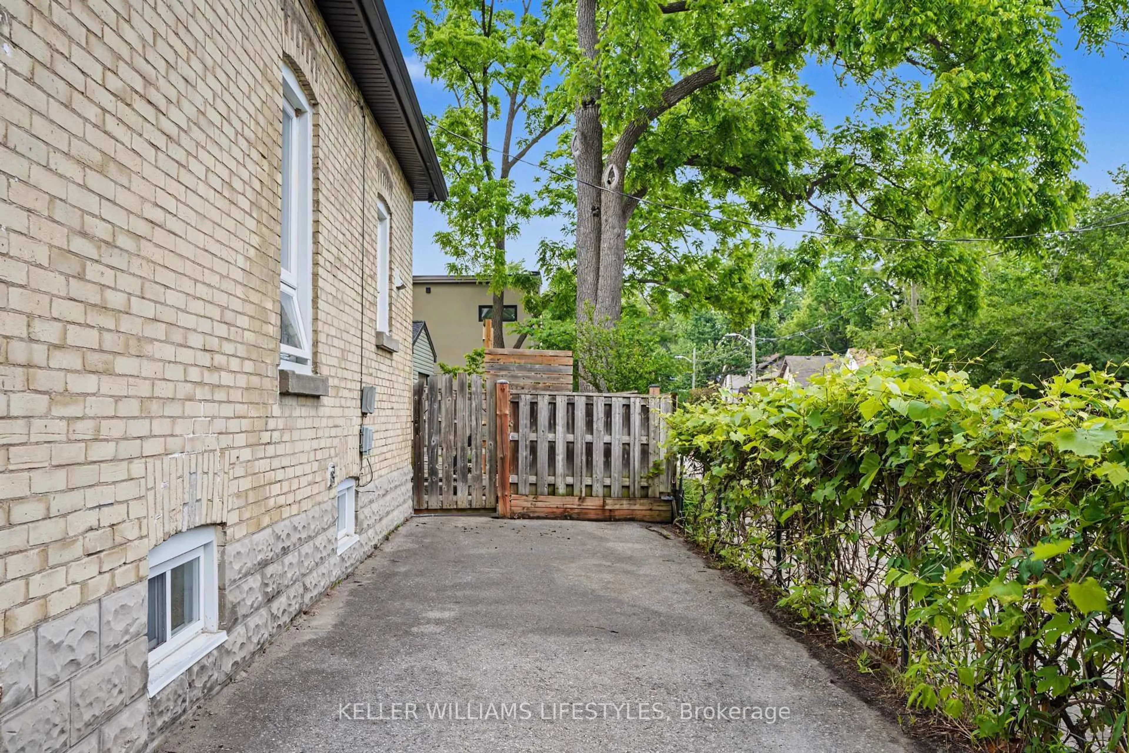 Unknown for 48 Tecumseh Ave, London South Ontario N6C 1R7