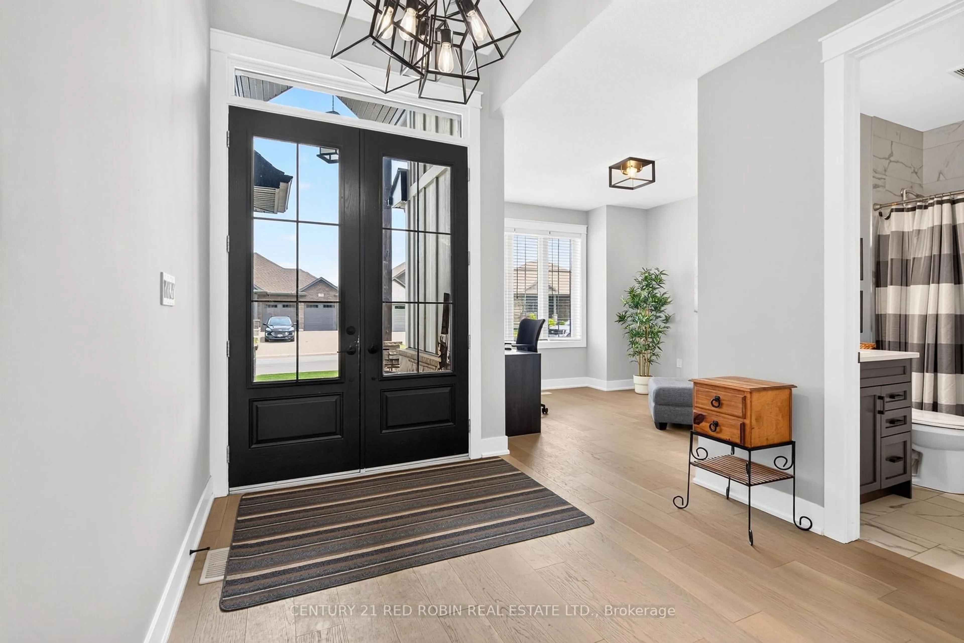Indoor entryway for 35 Elliot St, Strathroy-Caradoc Ontario N7G 0H1