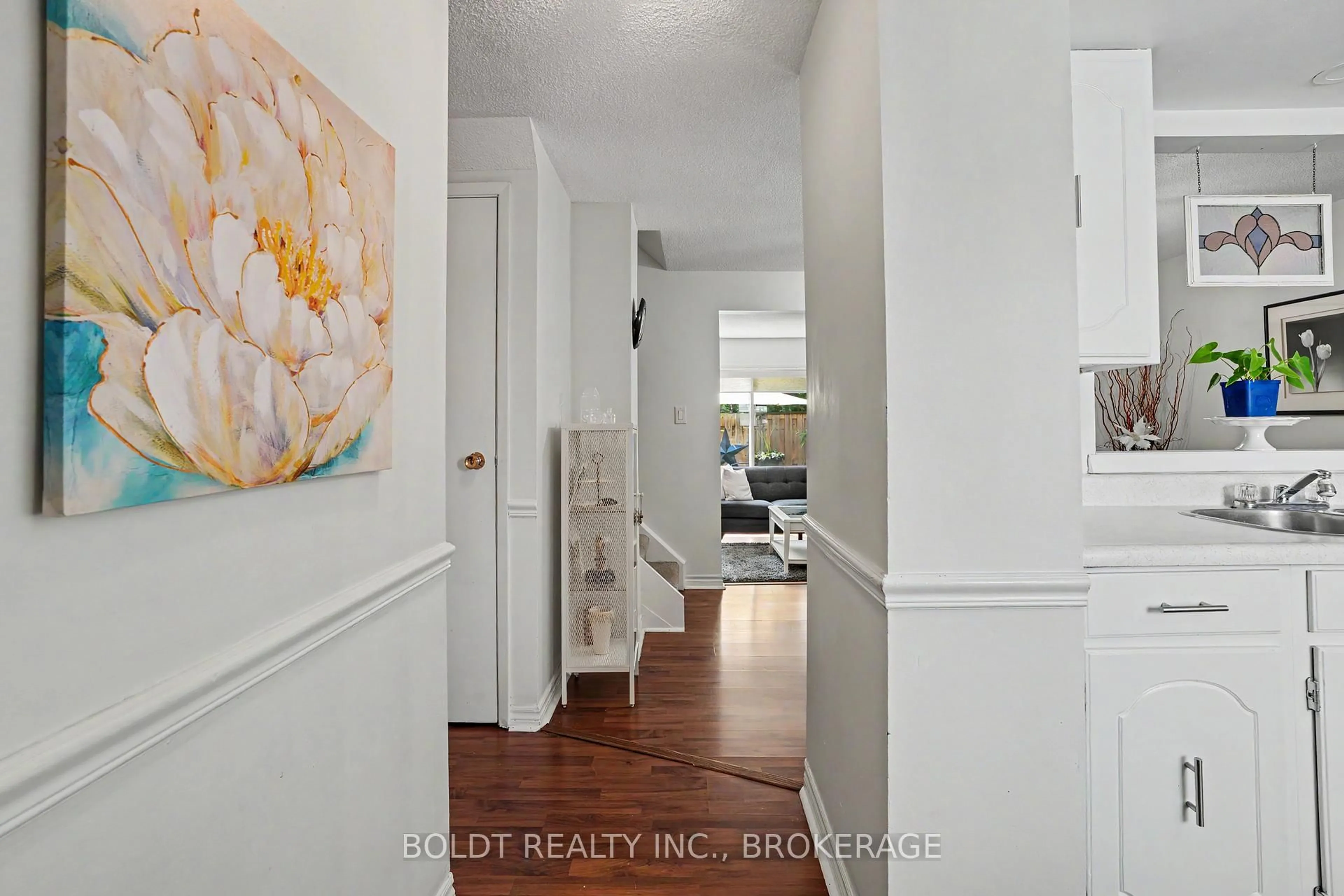 Indoor entryway for 242 Lakeport Rd #52, St. Catharines Ontario L2N 6V2
