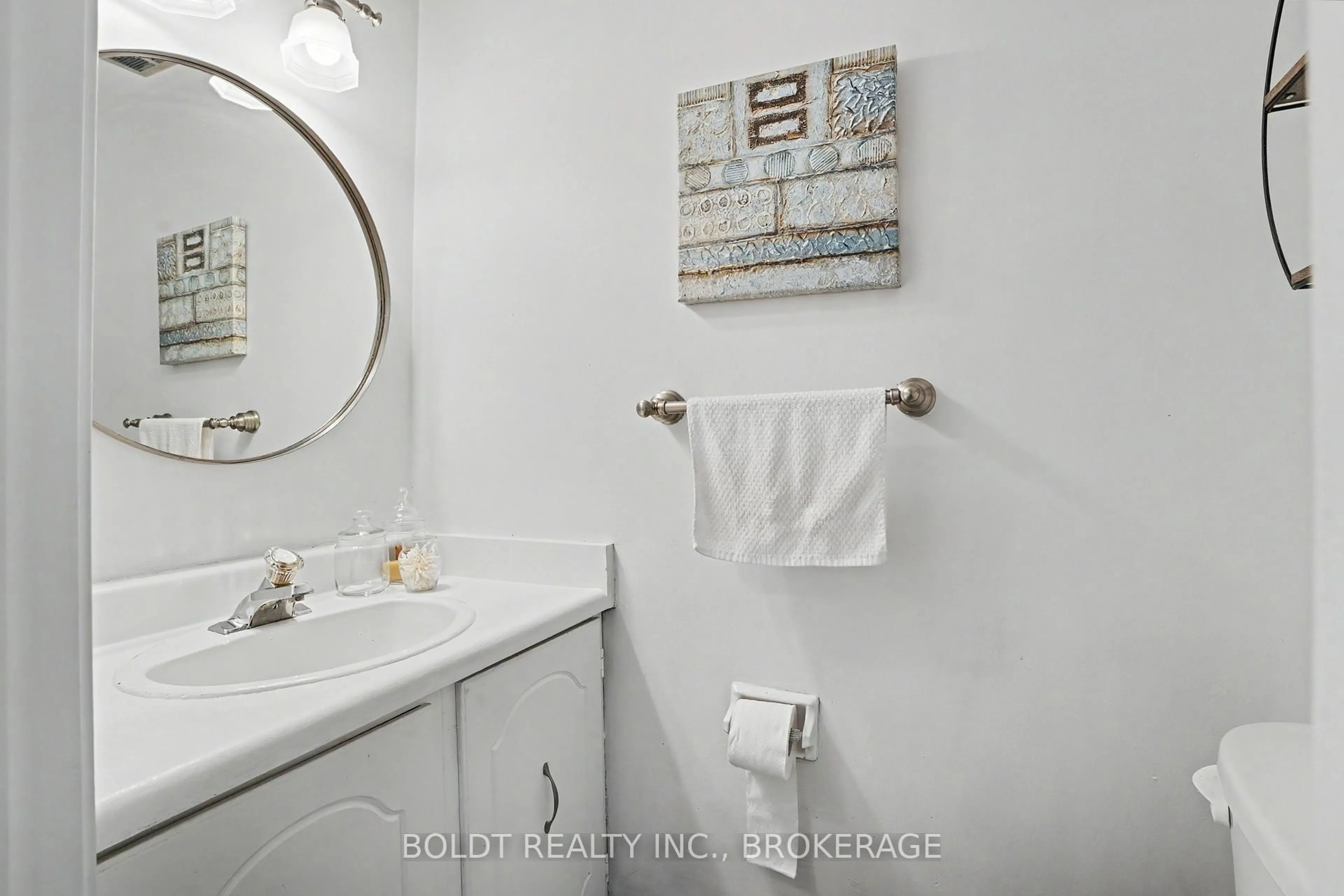 Standard bathroom, ceramic/tile floor for 242 Lakeport Rd #52, St. Catharines Ontario L2N 6V2