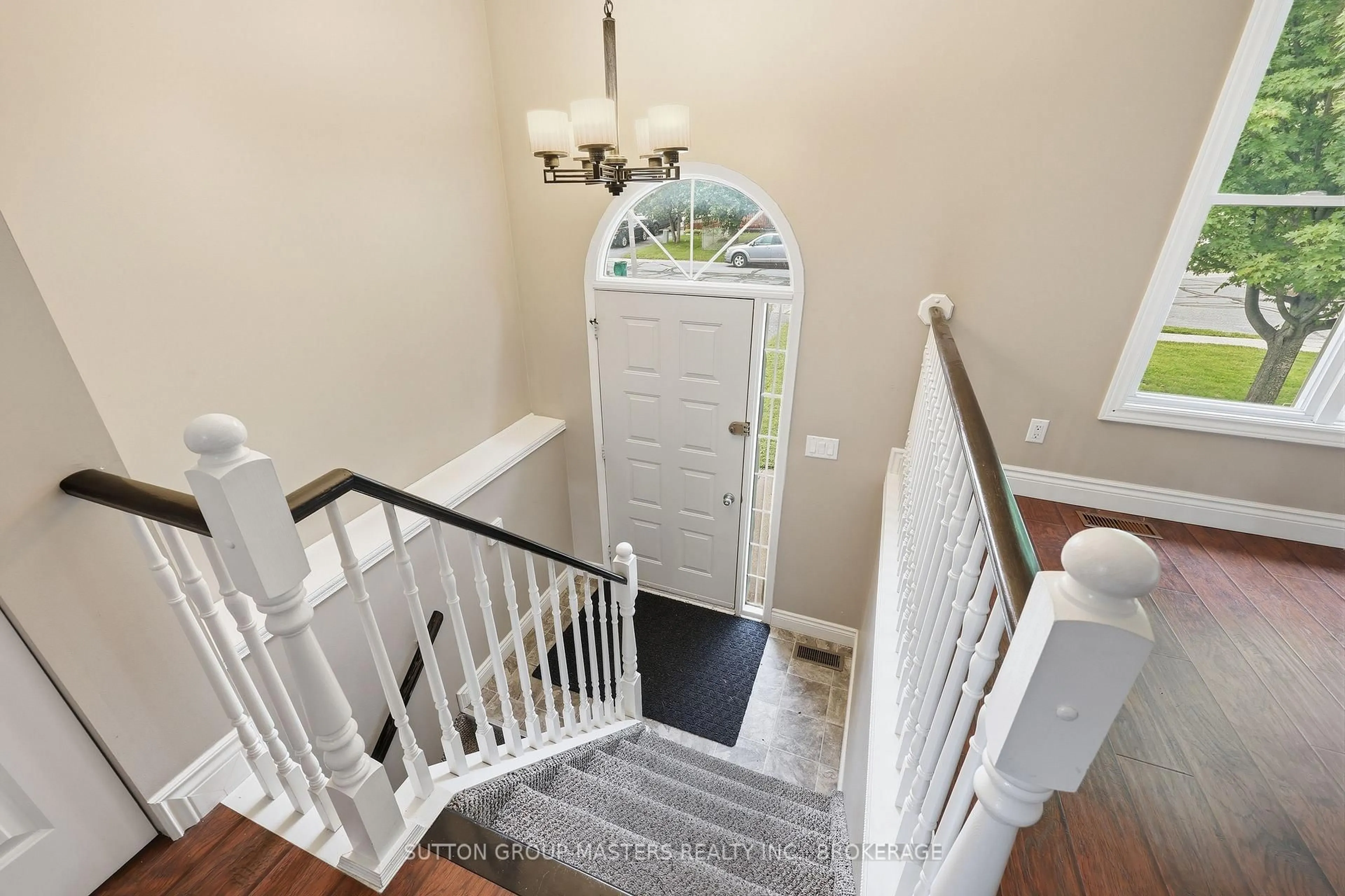 Indoor entryway for 280 Owens Cres, Kingston Ontario K7M 8H6