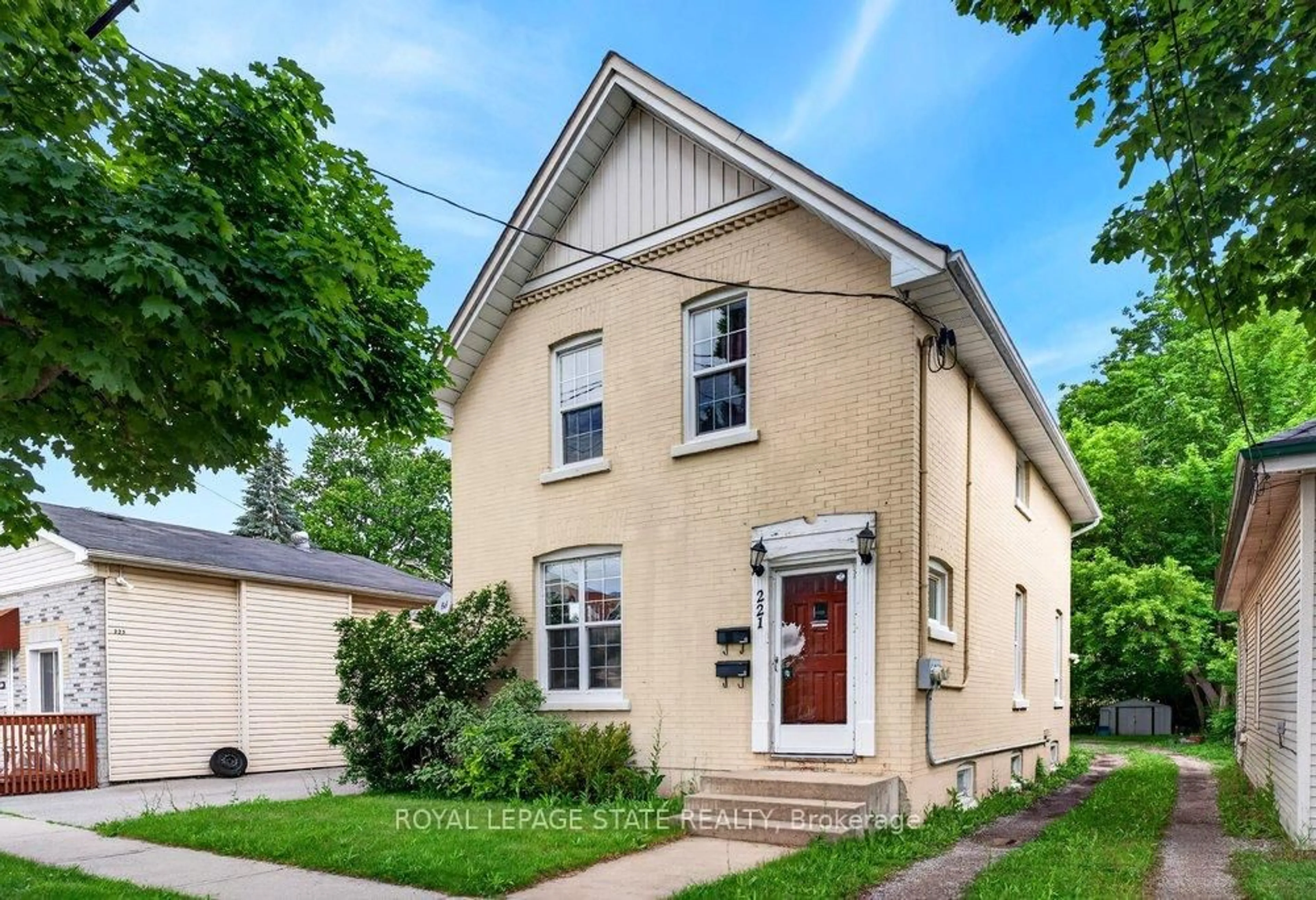 Home with brick exterior material, street for 221 Grand River Ave, Brantford Ontario N3T 4Y3