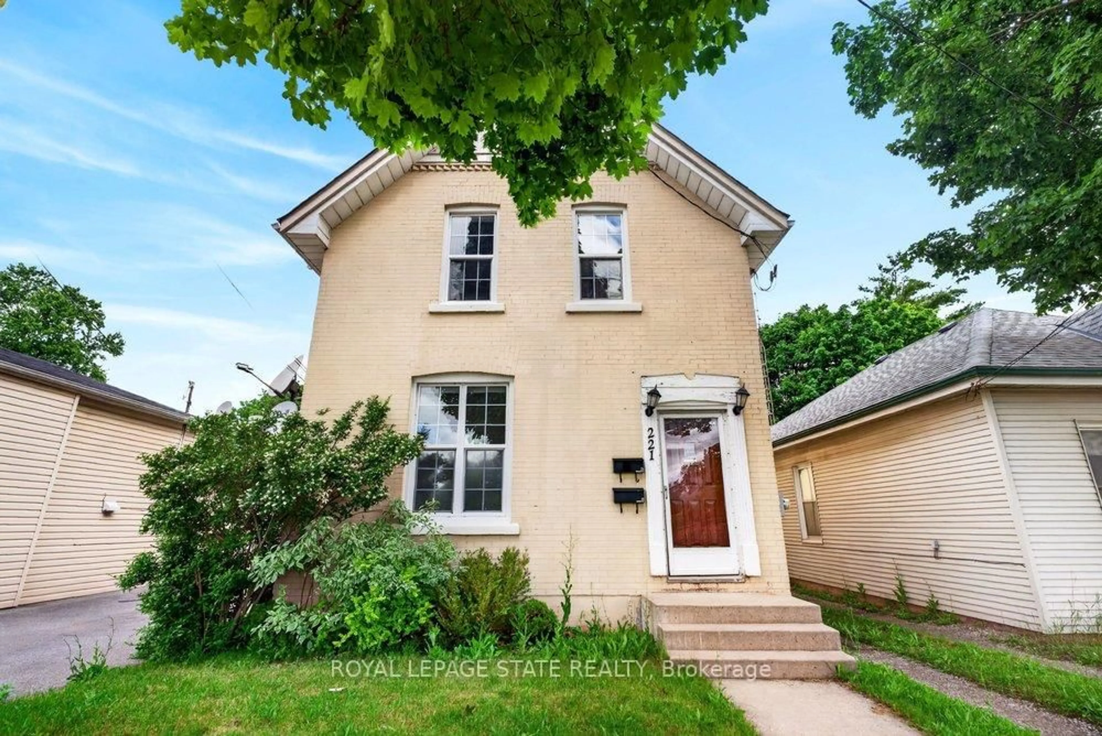 Home with brick exterior material, street for 221 Grand River Ave, Brantford Ontario N3T 4Y3