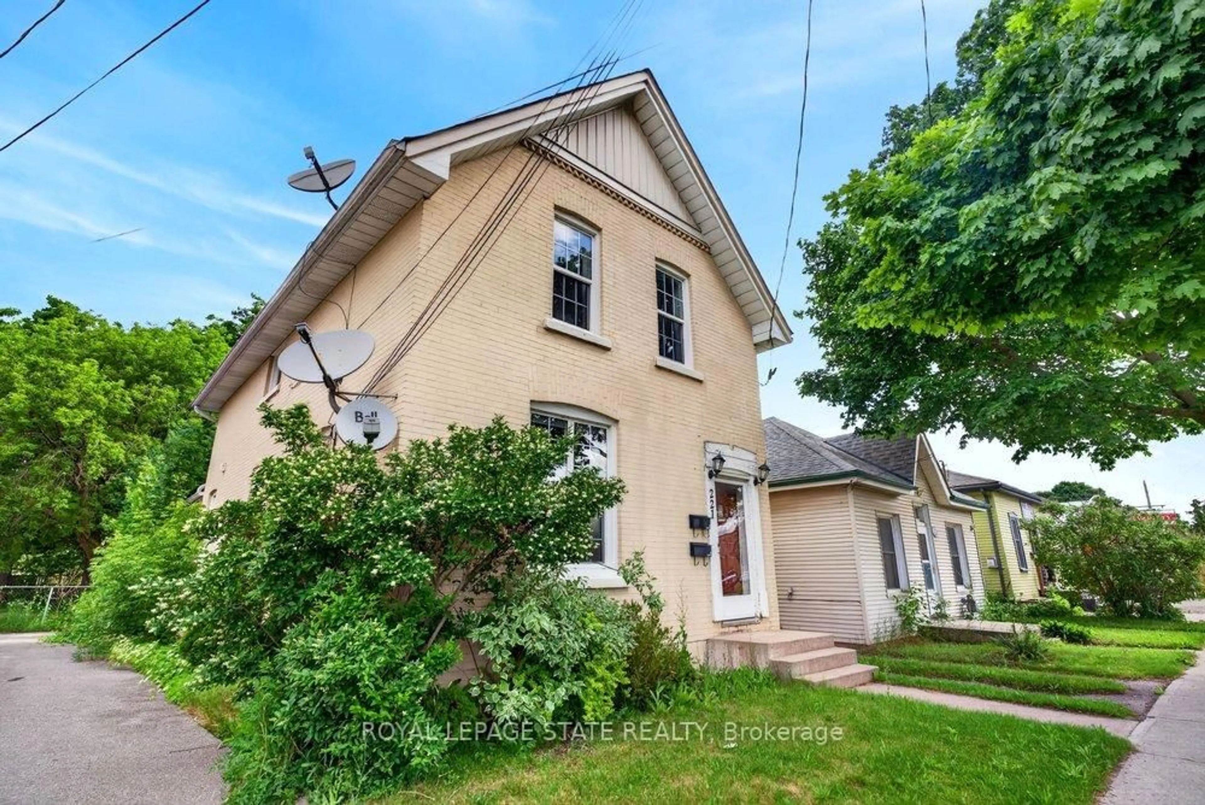 Unknown for 221 Grand River Ave, Brantford Ontario N3T 4Y3