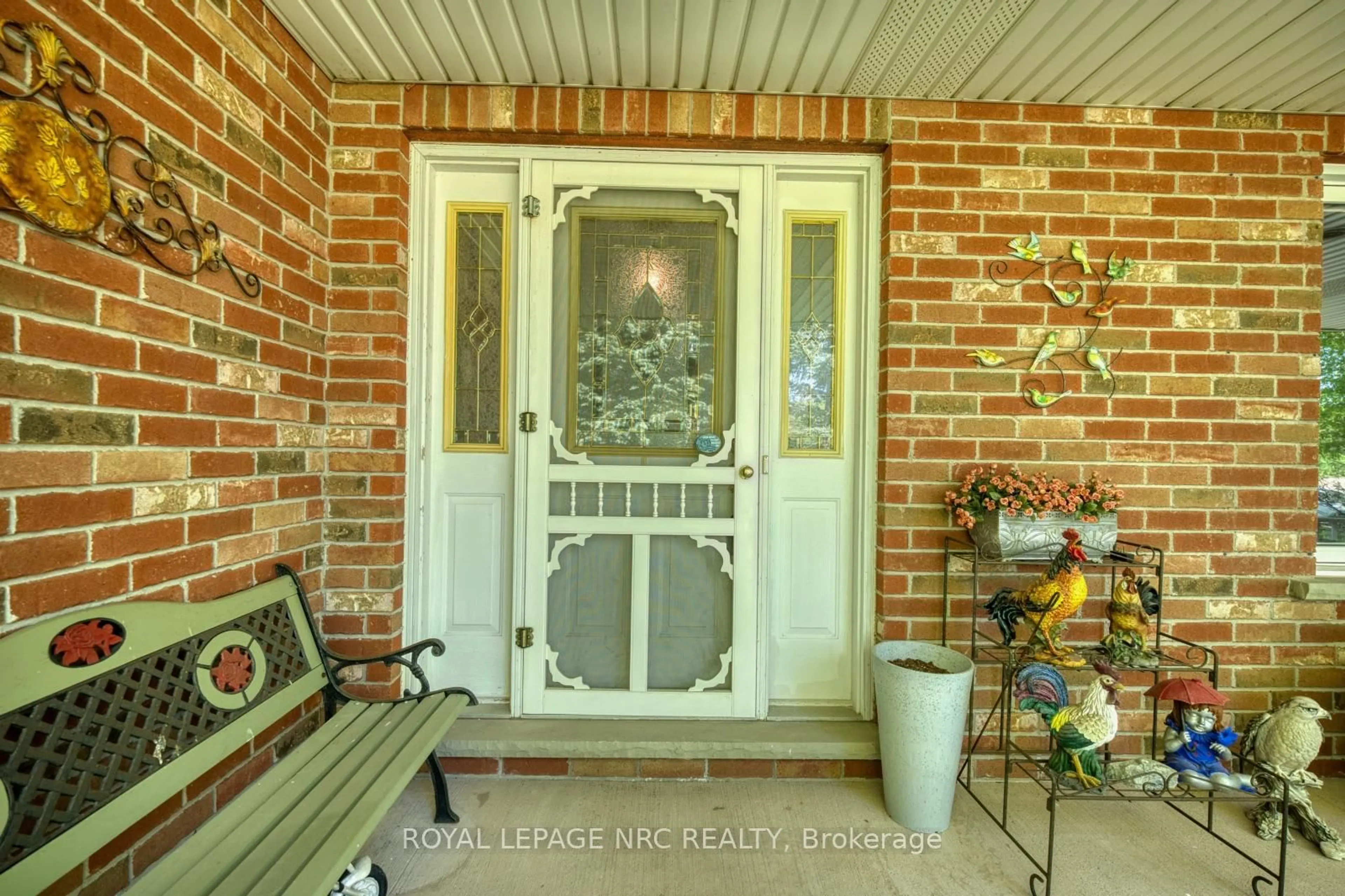 Indoor entryway for 270 Doans Ridge Rd, Welland Ontario L3B 5N7