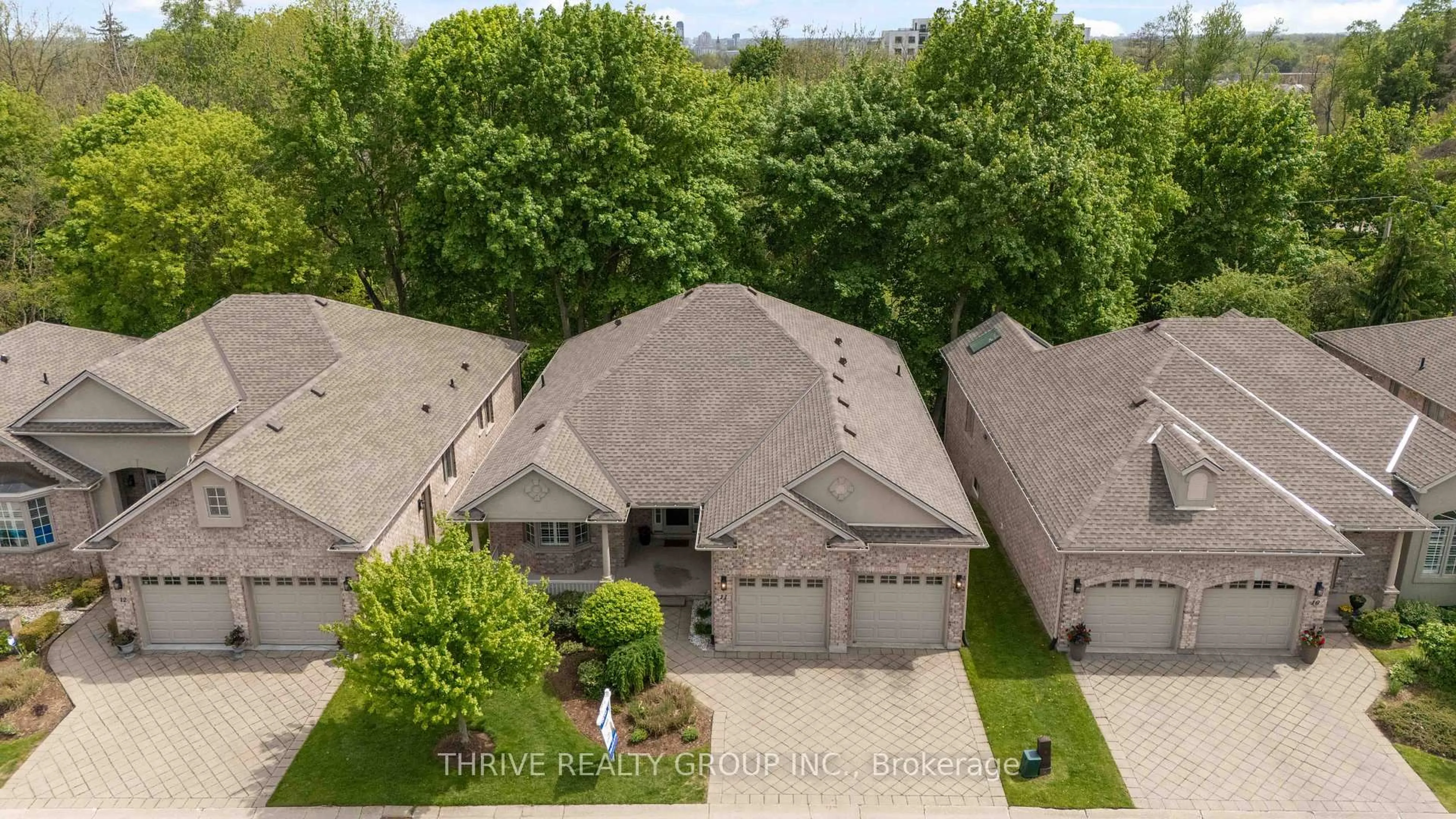 A pic from outside/outdoor area/front of a property/back of a property/a pic from drone, unknown for 1890 Richmond St #11, London North Ontario N5X 4J1