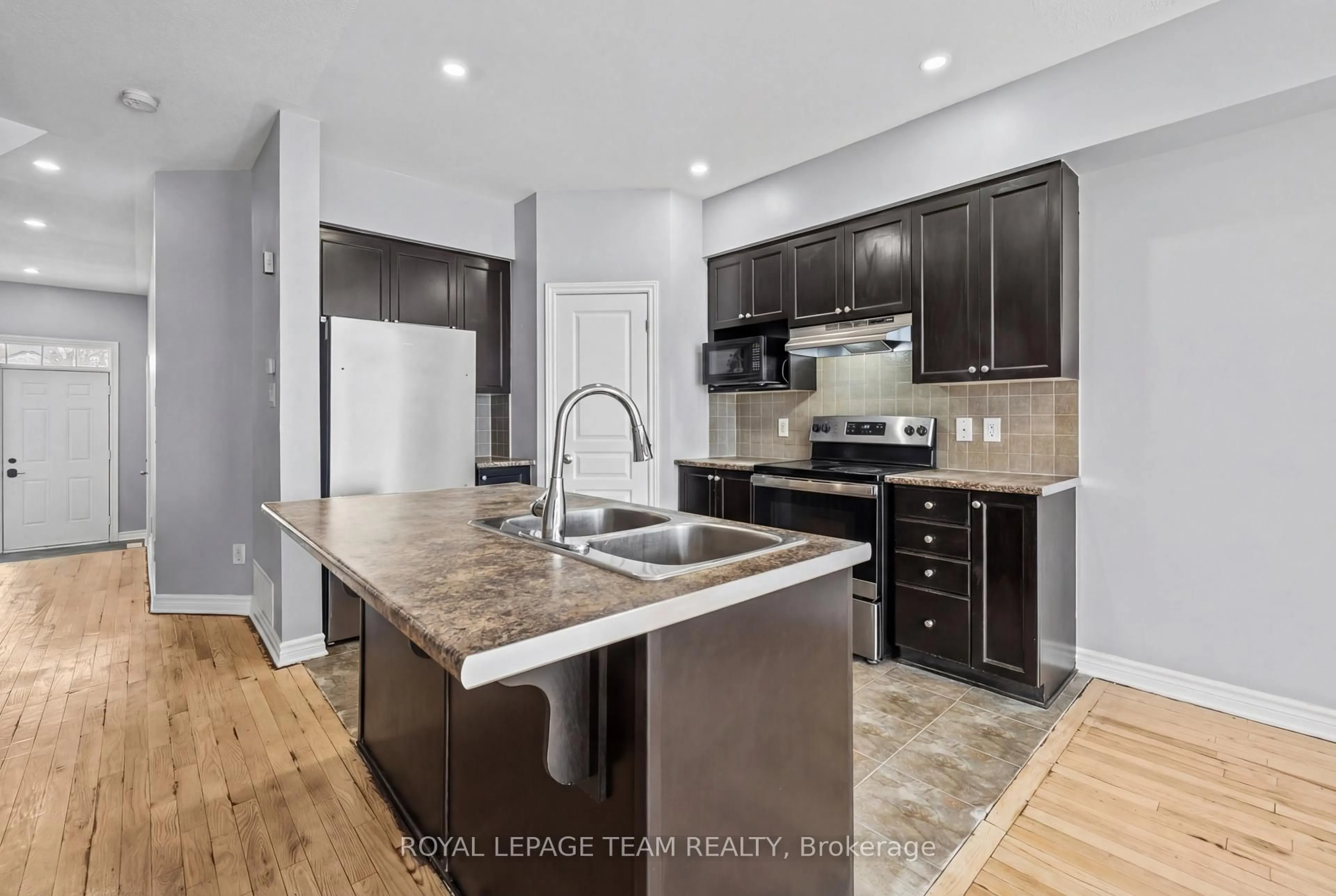 Open concept kitchen, unknown for 943 KLONDIKE Rd, Ottawa Ontario K2W 0E3
