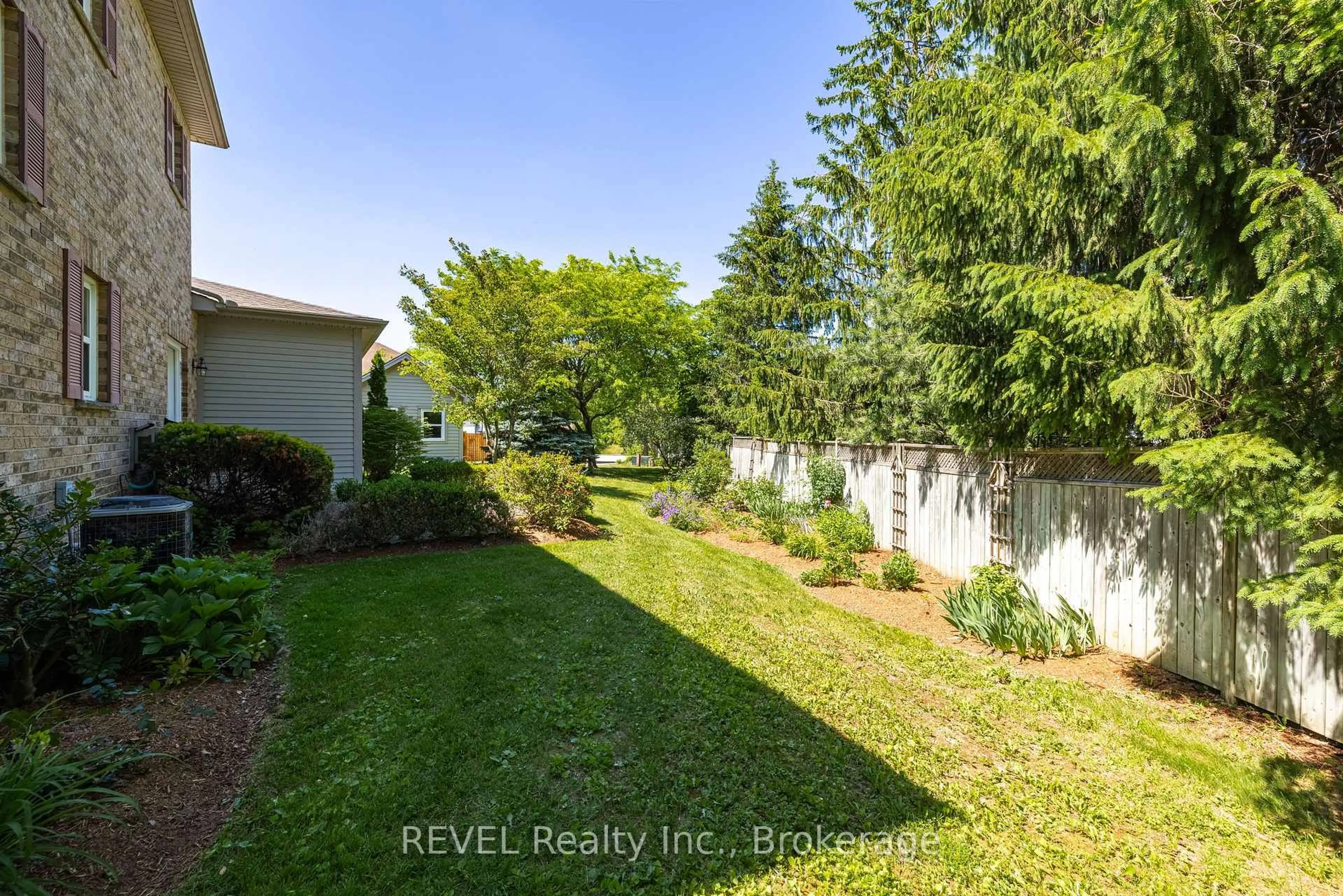 Patio, unknown for 54 Kirkwood Dr, Niagara-on-the-Lake Ontario L0S 1J0