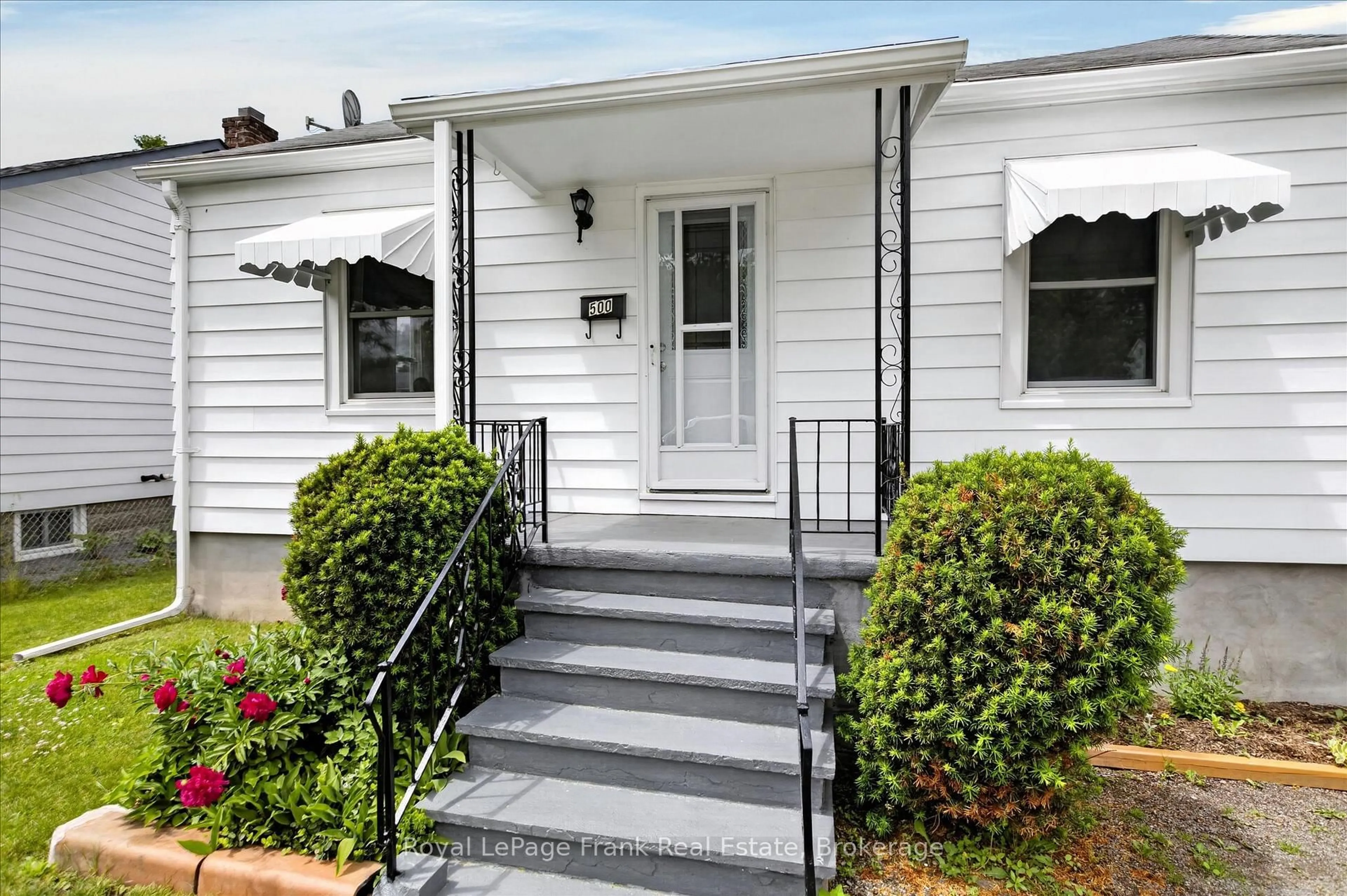 Home with vinyl exterior material, street for 500 Glengarry Ave, Peterborough Ontario K9H 4Y4