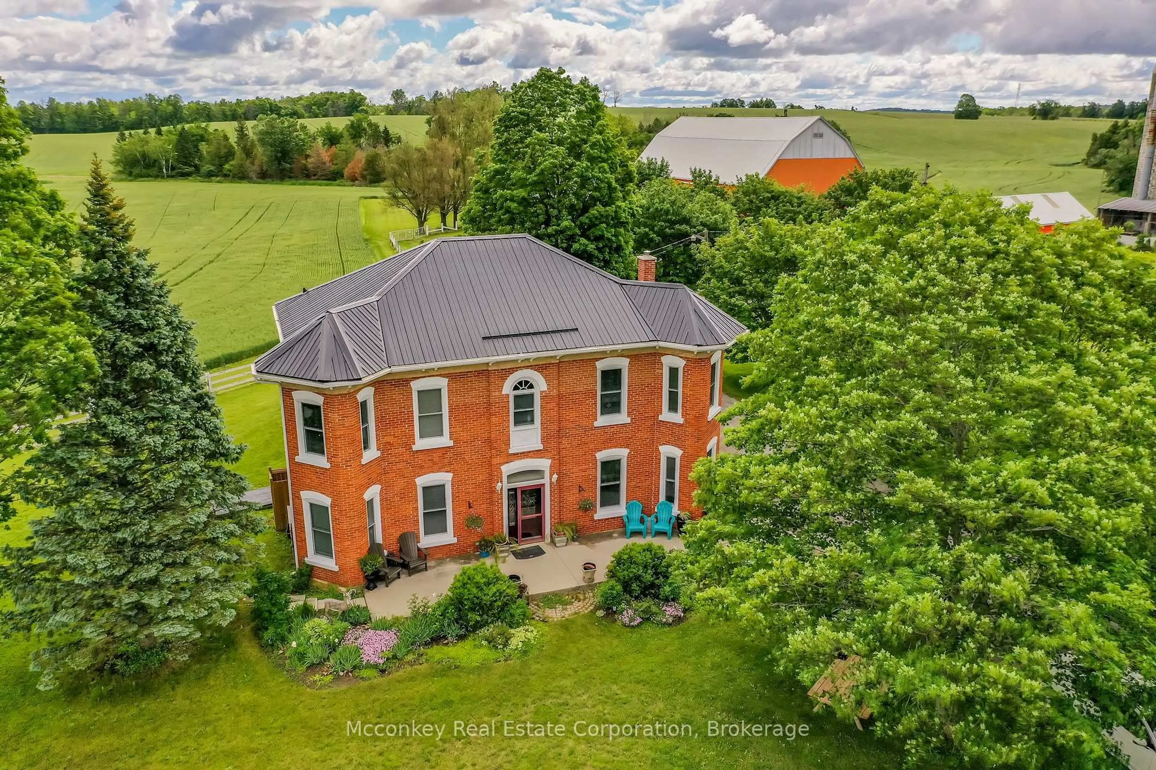 A pic from outside/outdoor area/front of a property/back of a property/a pic from drone, building for 1627 Asphodel 8th Line, Asphodel-Norwood Ontario K0L 1Y0