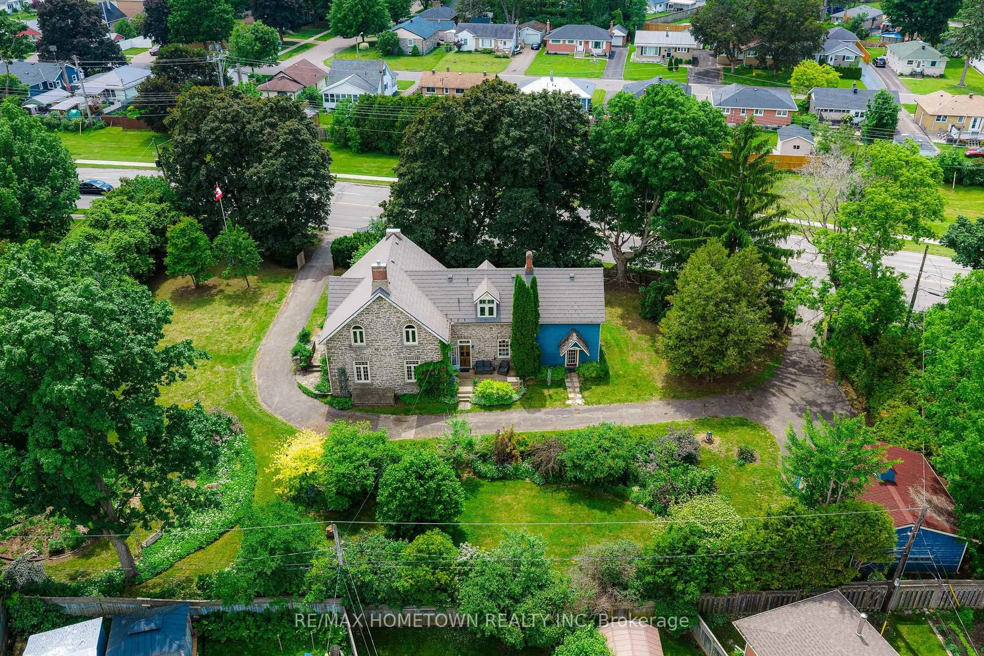 A pic from outside/outdoor area/front of a property/back of a property/a pic from drone, unknown for 301 North Augusta Rd, Brockville Ontario K6V 2Y3