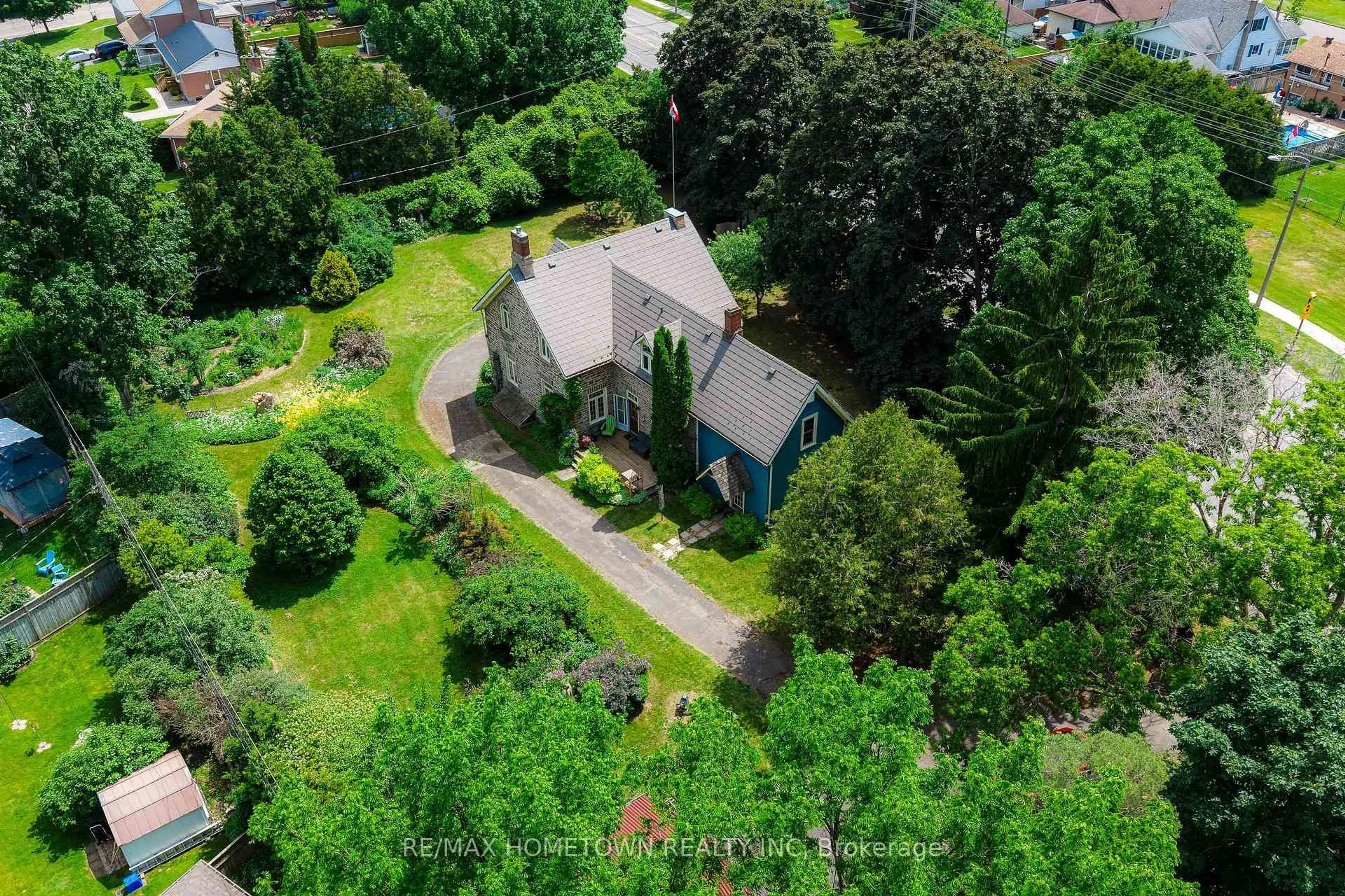A pic from outside/outdoor area/front of a property/back of a property/a pic from drone, street for 301 North Augusta Rd, Brockville Ontario K6V 2Y3