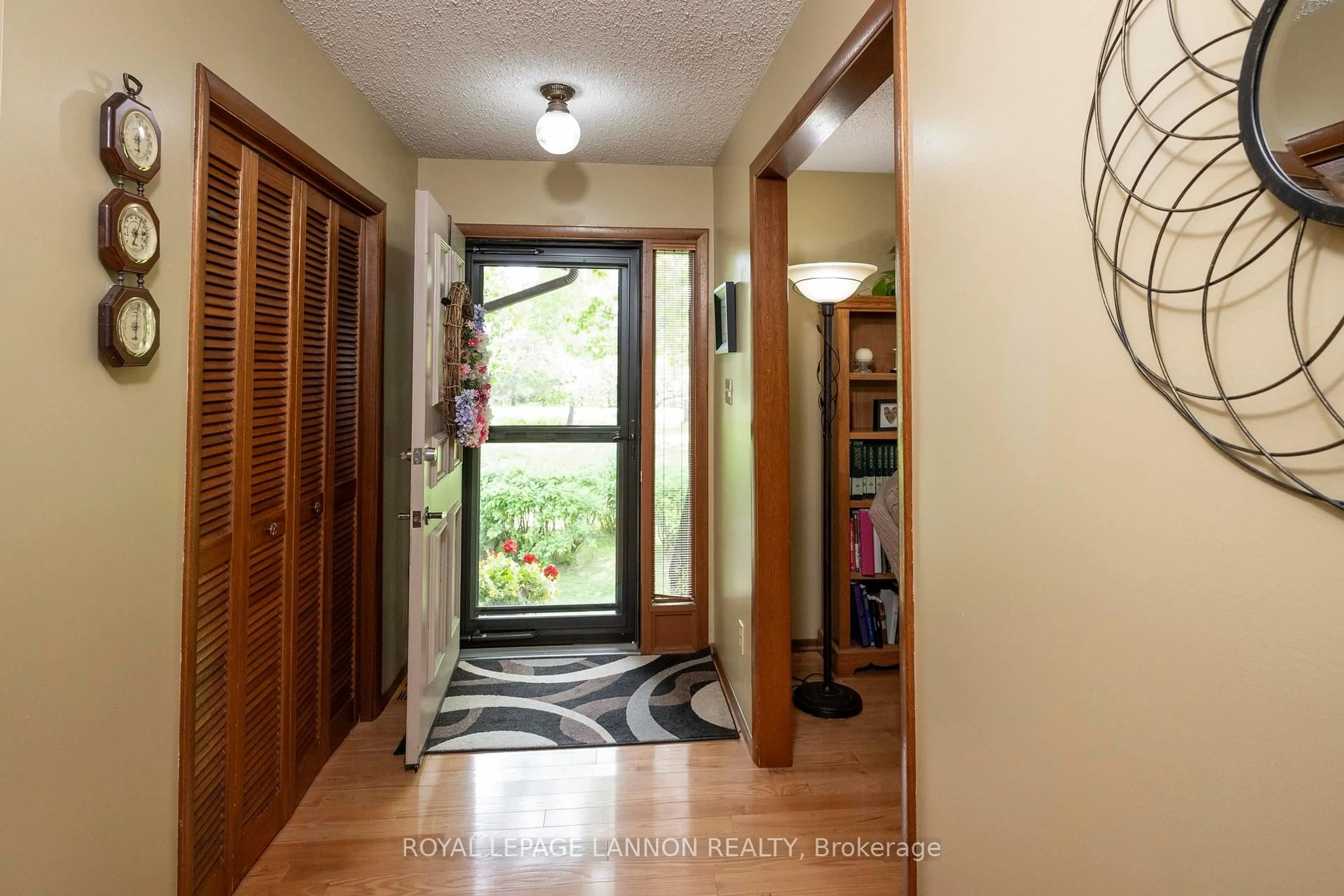 Indoor entryway for 691 Nicholetts Rd, Oliver Paipoonge Ontario P0T 2G0