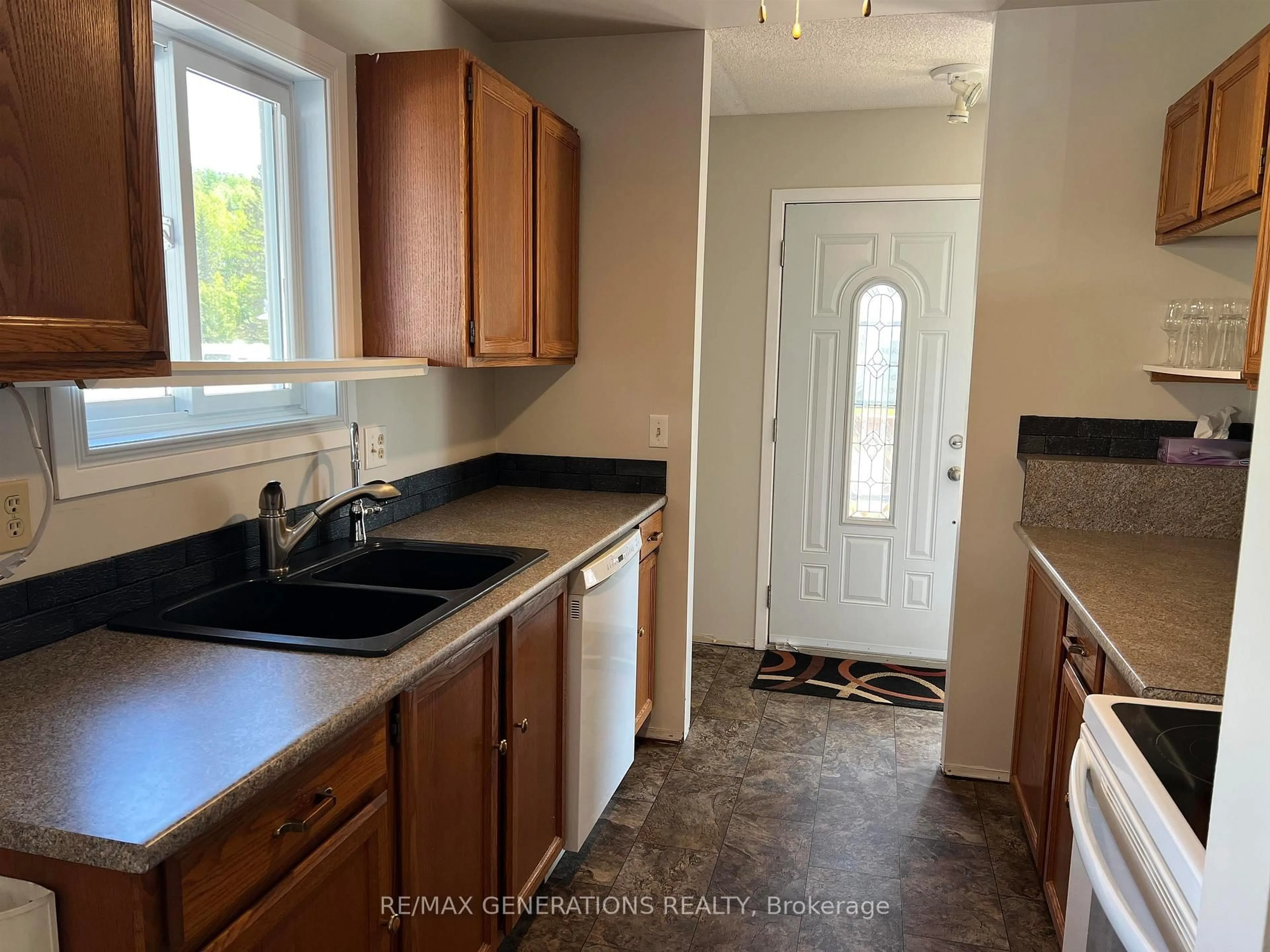 Standard kitchen, ceramic/tile floor for 62 HEMLO Dr, Marathon Ontario P0T 2E0