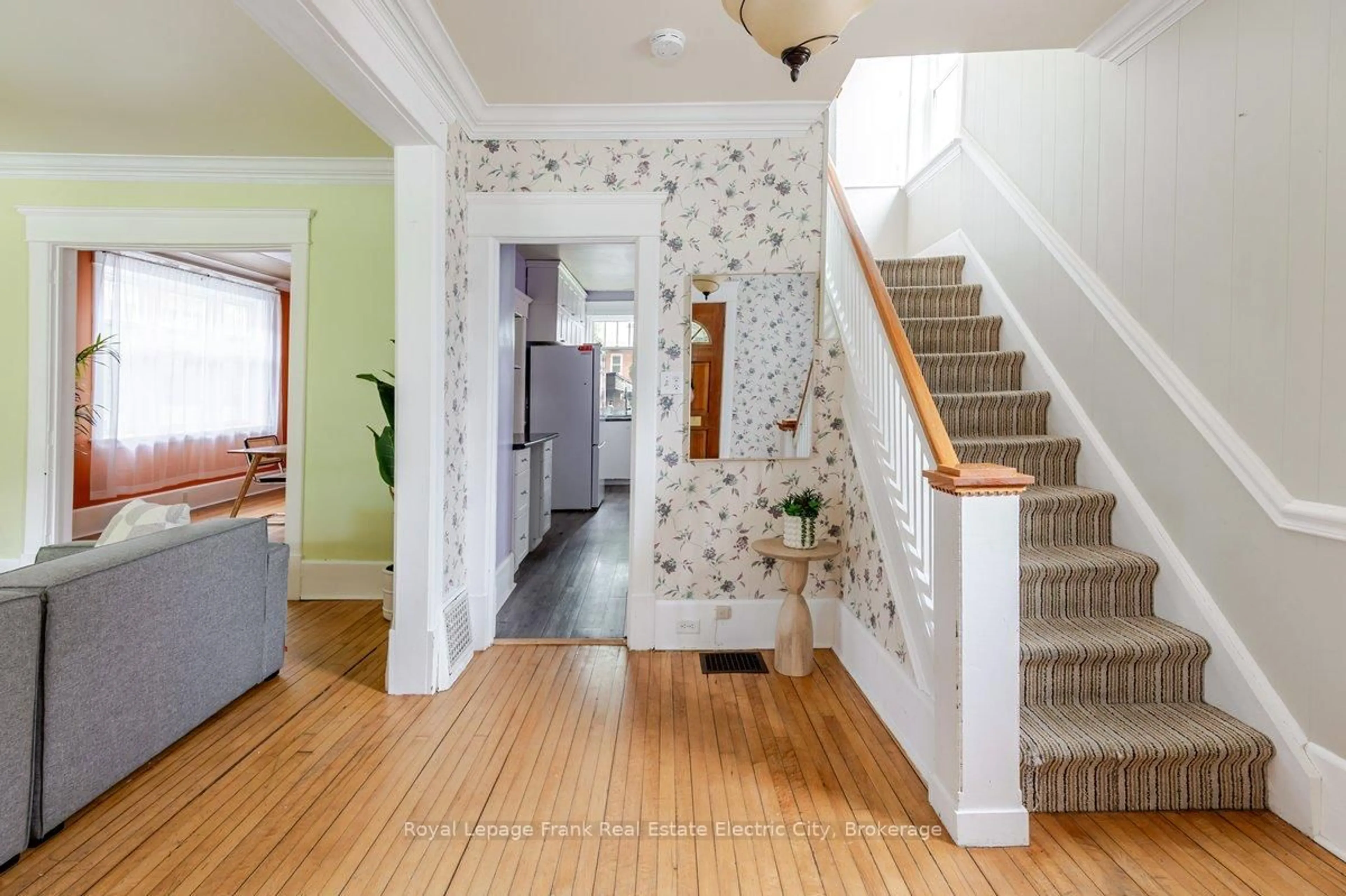 Indoor entryway for 1308 Monaghan Rd, Peterborough Ontario K9J 5M1