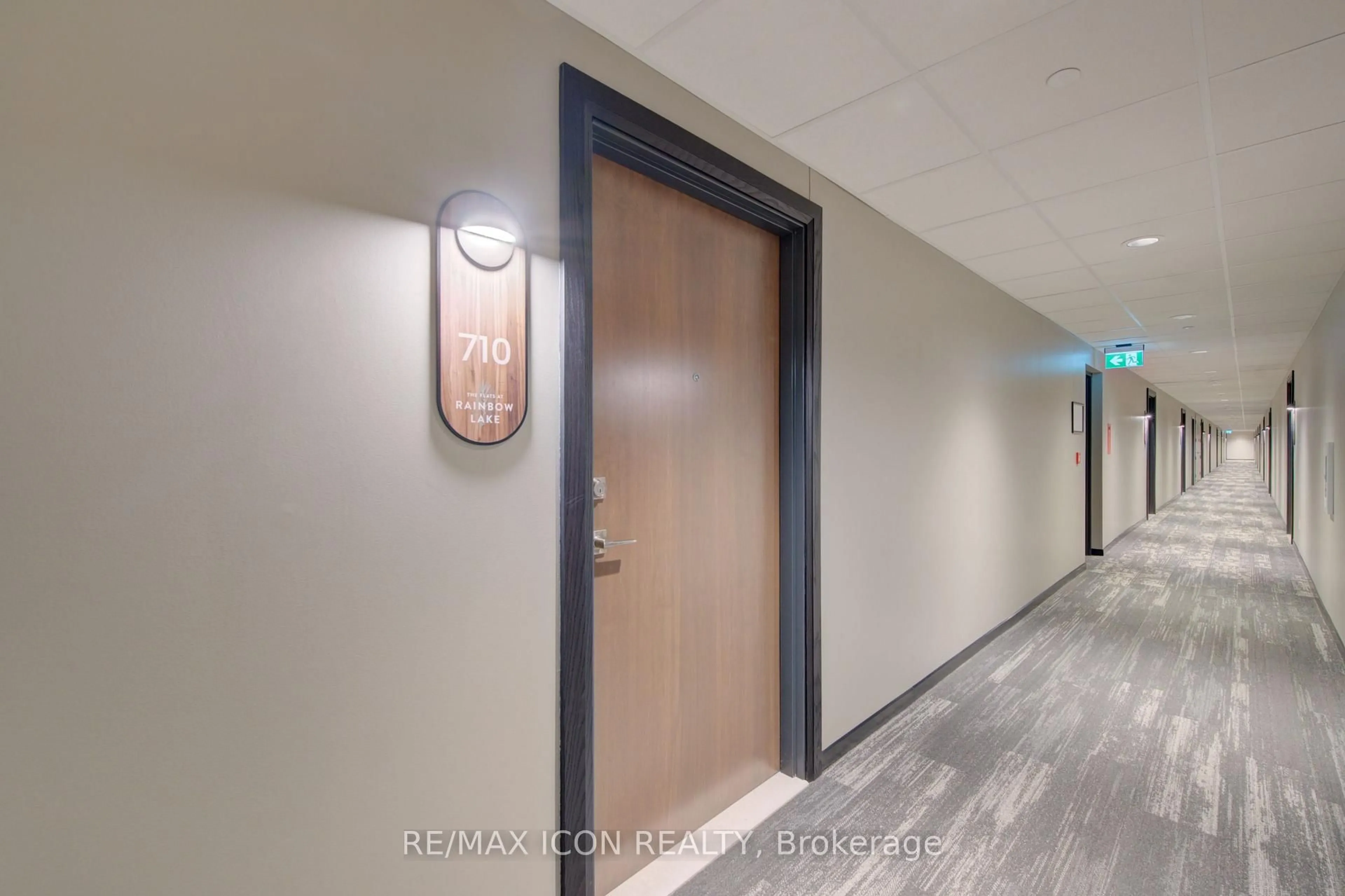 Indoor foyer for 525 New Dundee Rd #710, Kitchener Ontario N2P 0K8