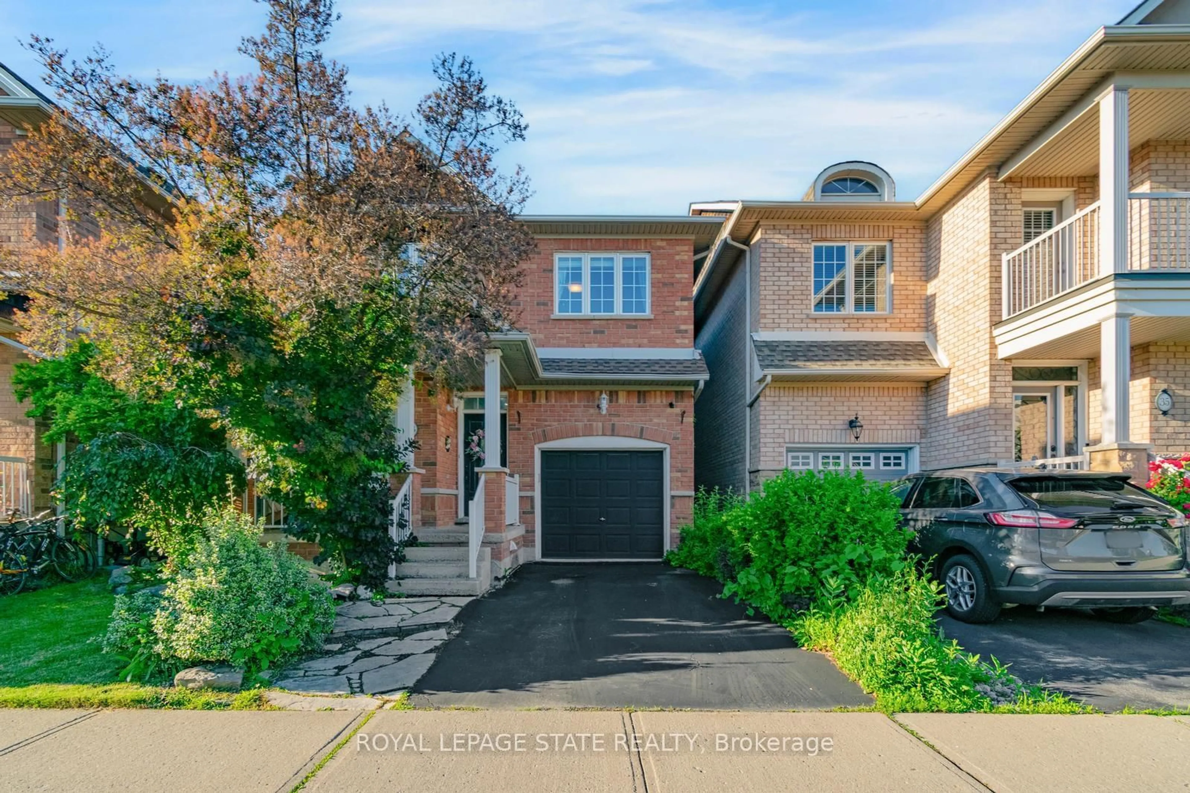 Home with brick exterior material, street for 33 Panorama Way, Hamilton Ontario L8E 6C6