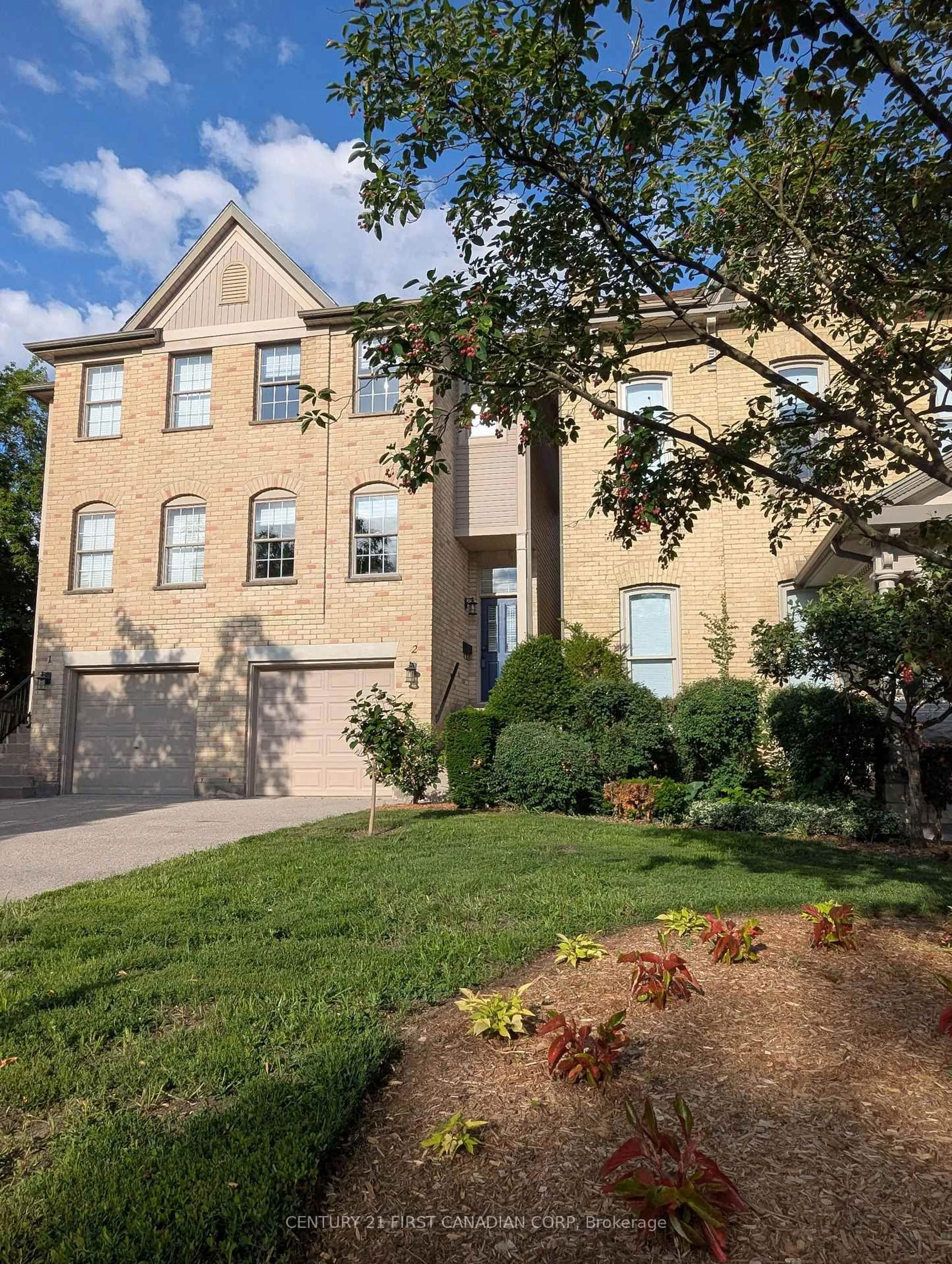 Home with brick exterior material, street for 609 COLBORNE St #2, London East Ontario N6B 2V3