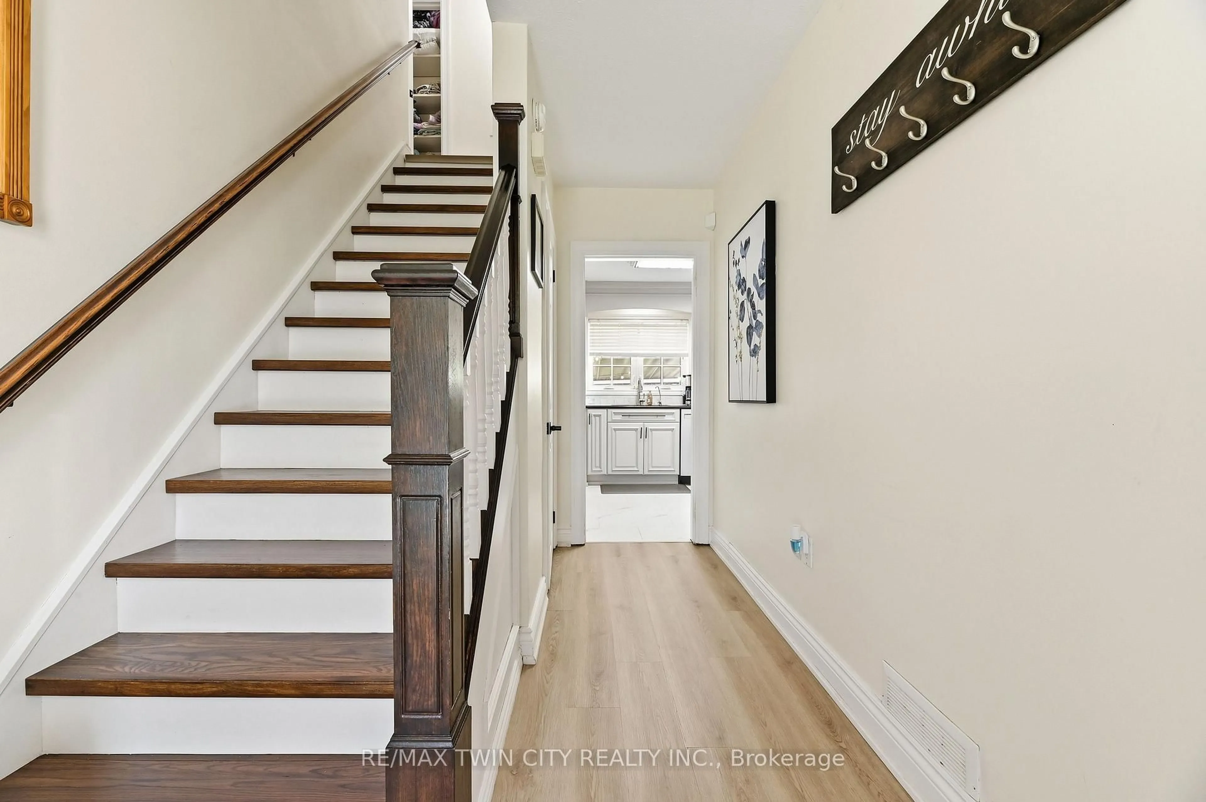 Indoor entryway for 405 Wellington St, Woodstock Ontario N4S 6S8