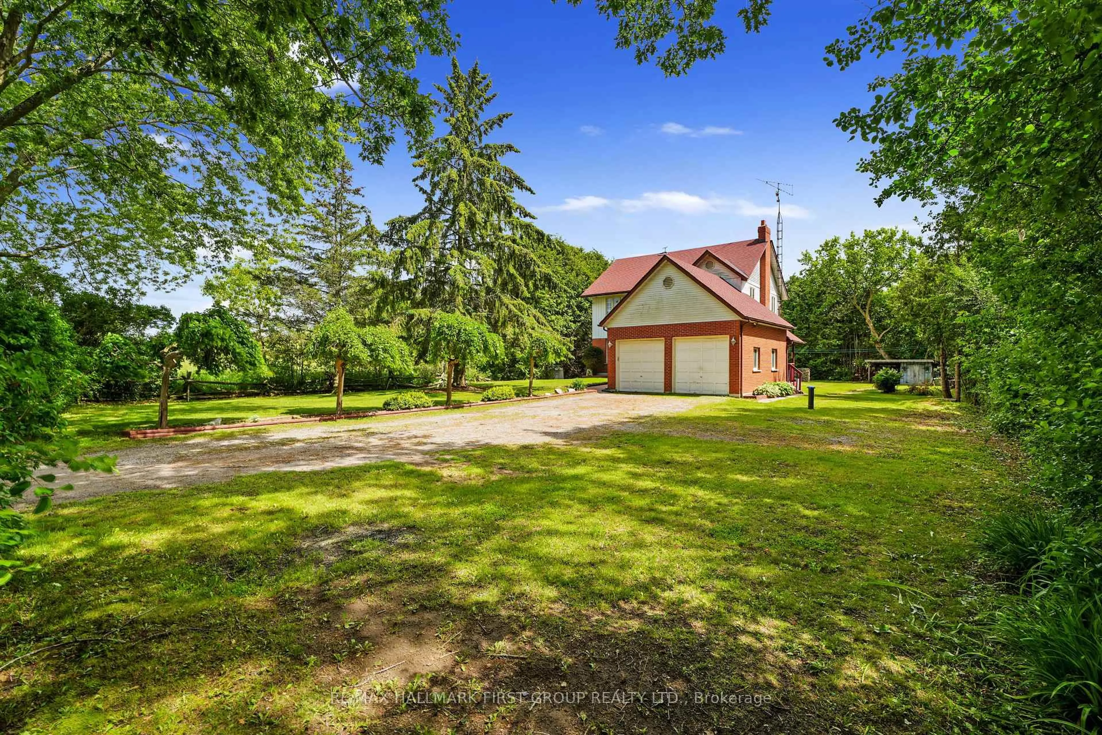 A pic from outside/outdoor area/front of a property/back of a property/a pic from drone, unknown for 4853 5th Line, Port Hope Ontario L1A 3V5
