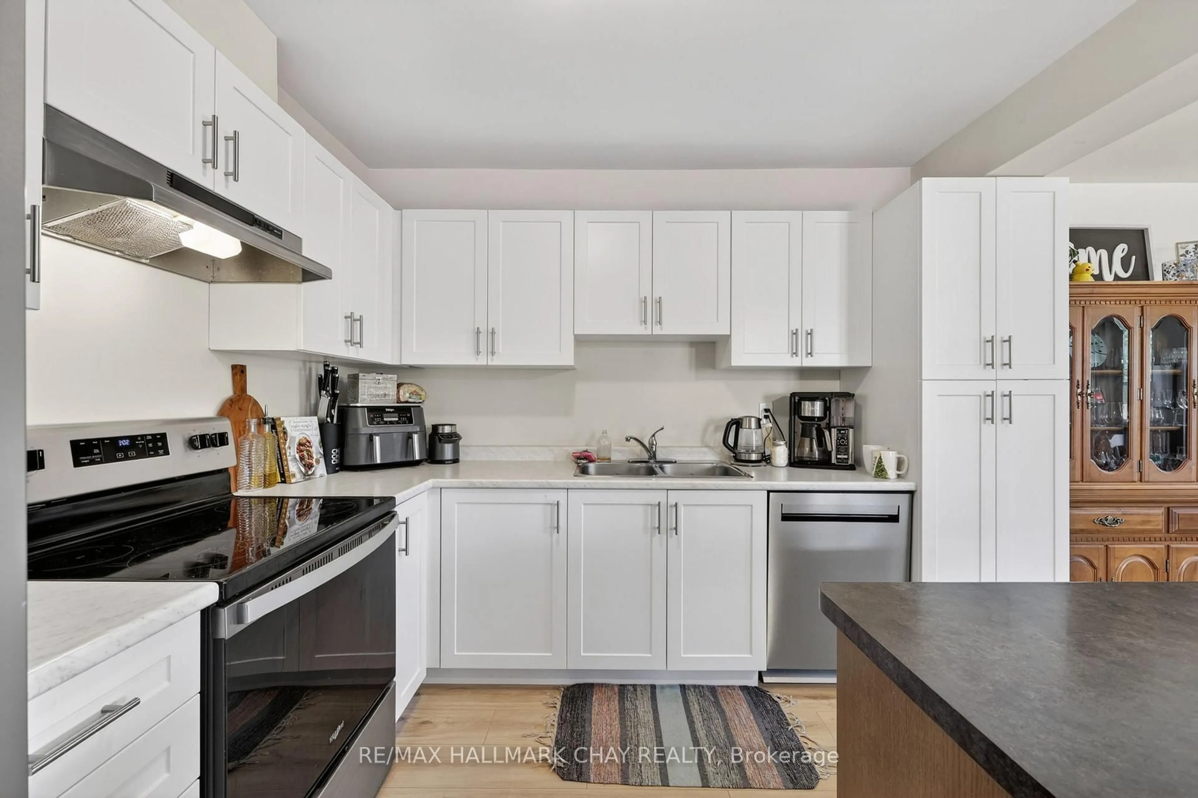 Standard kitchen, unknown for 260 Daffodil Crt, Gravenhurst Ontario P1P 0B8