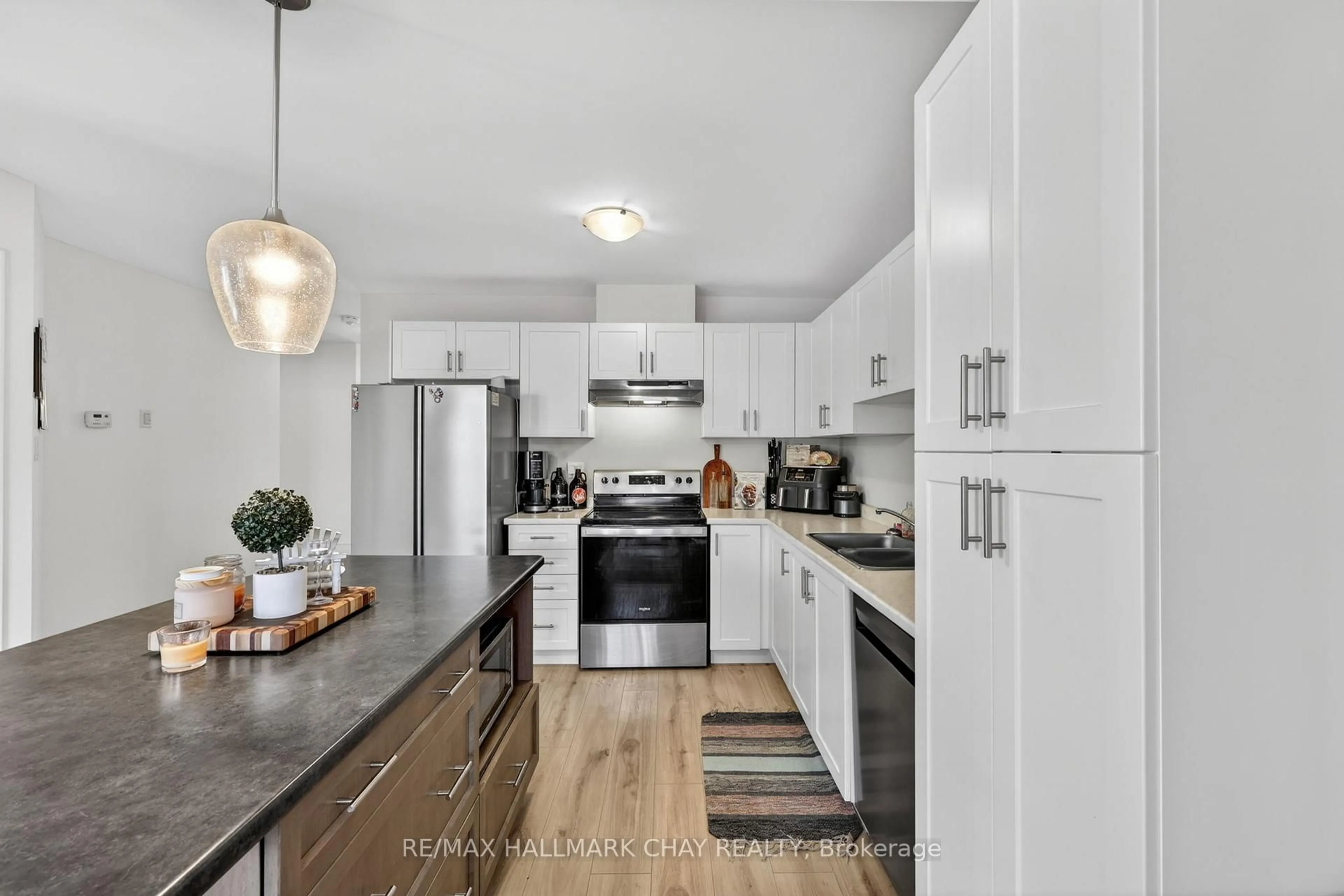 Open concept kitchen, unknown for 260 Daffodil Crt, Gravenhurst Ontario P1P 0B8