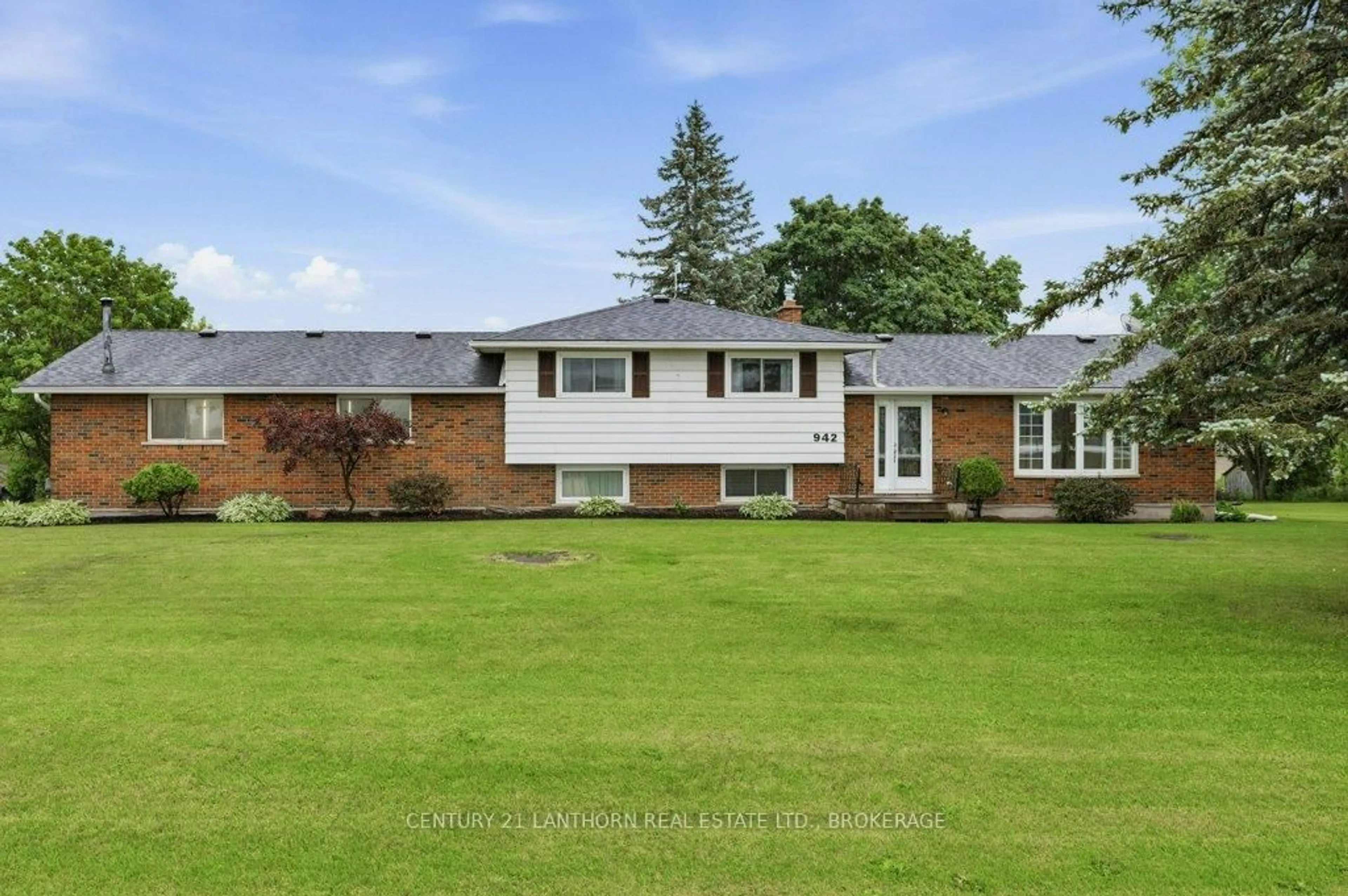 A pic from outside/outdoor area/front of a property/back of a property/a pic from drone, unknown for 942 County 1 Rd, Plantagenet Ontario K7R 3L2