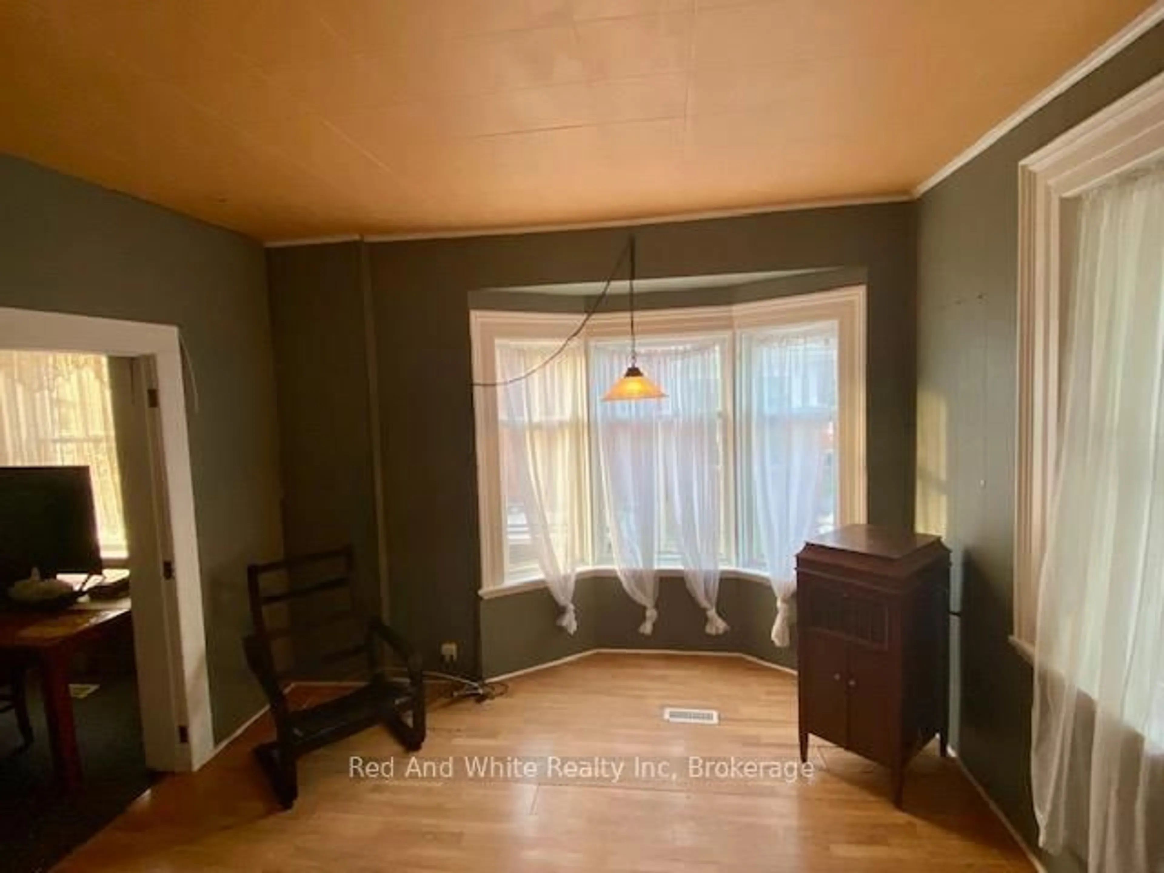 A pic of a room for 4 Dunke St, Woolwich Ontario N3B 1Y4