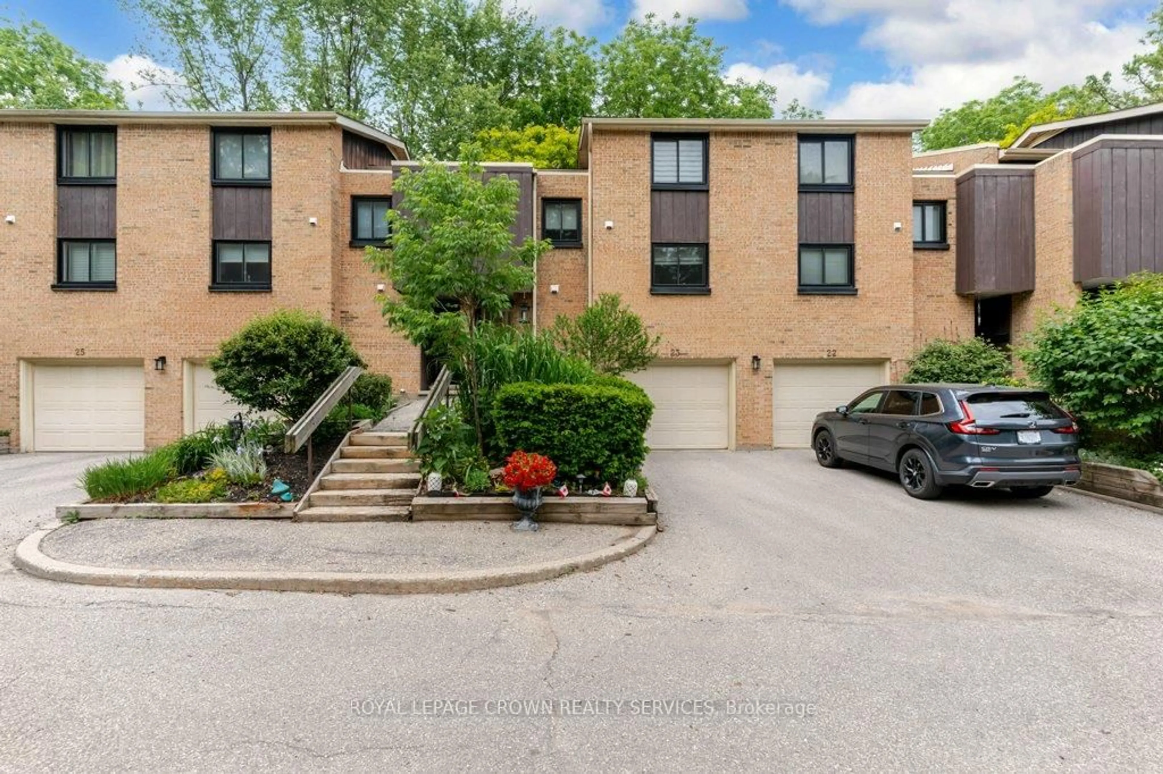 Unknown for 220 Salisbury Ave #23, Cambridge Ontario N1S 1K5