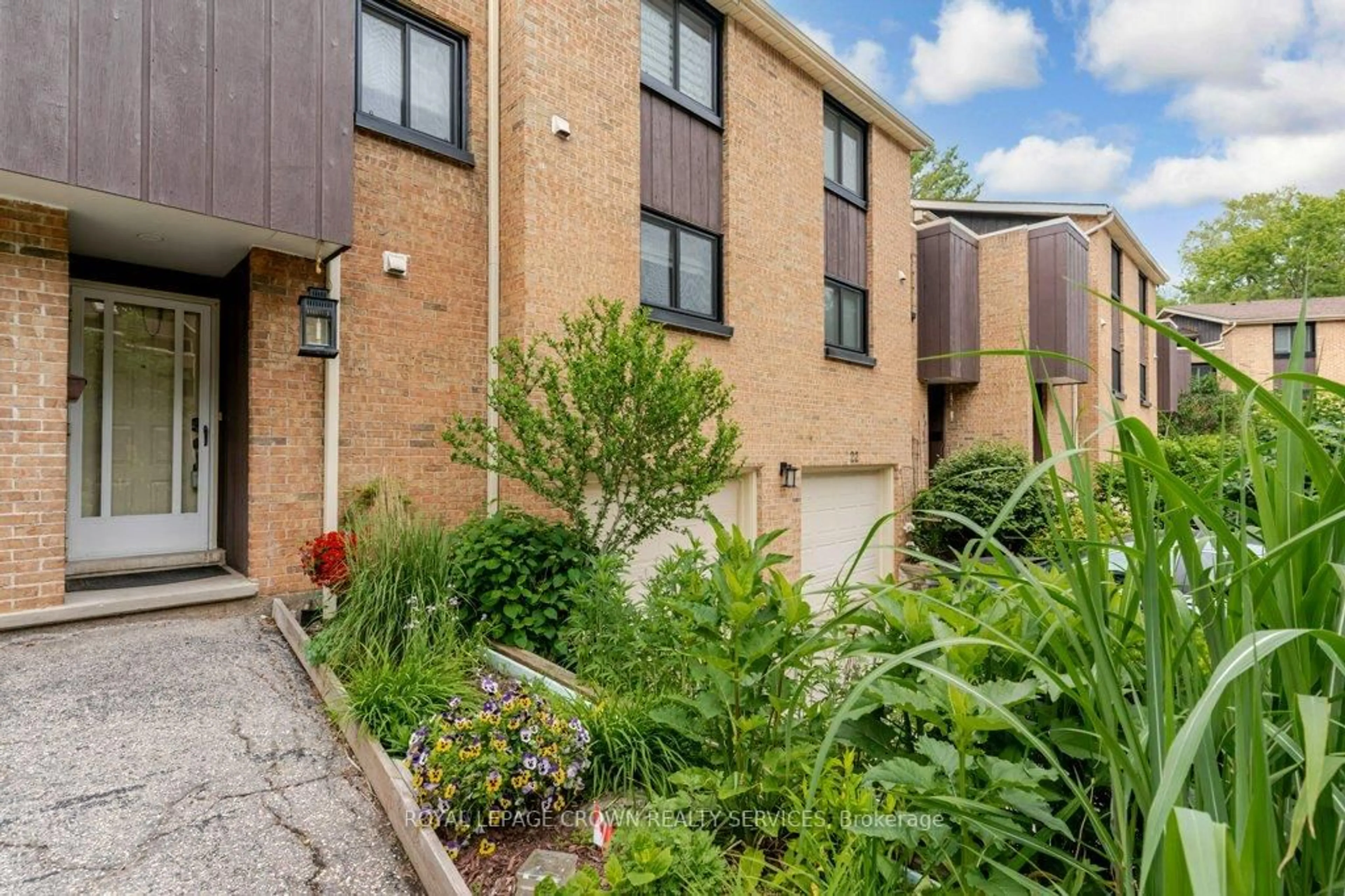 Unknown for 220 Salisbury Ave #23, Cambridge Ontario N1S 1K5