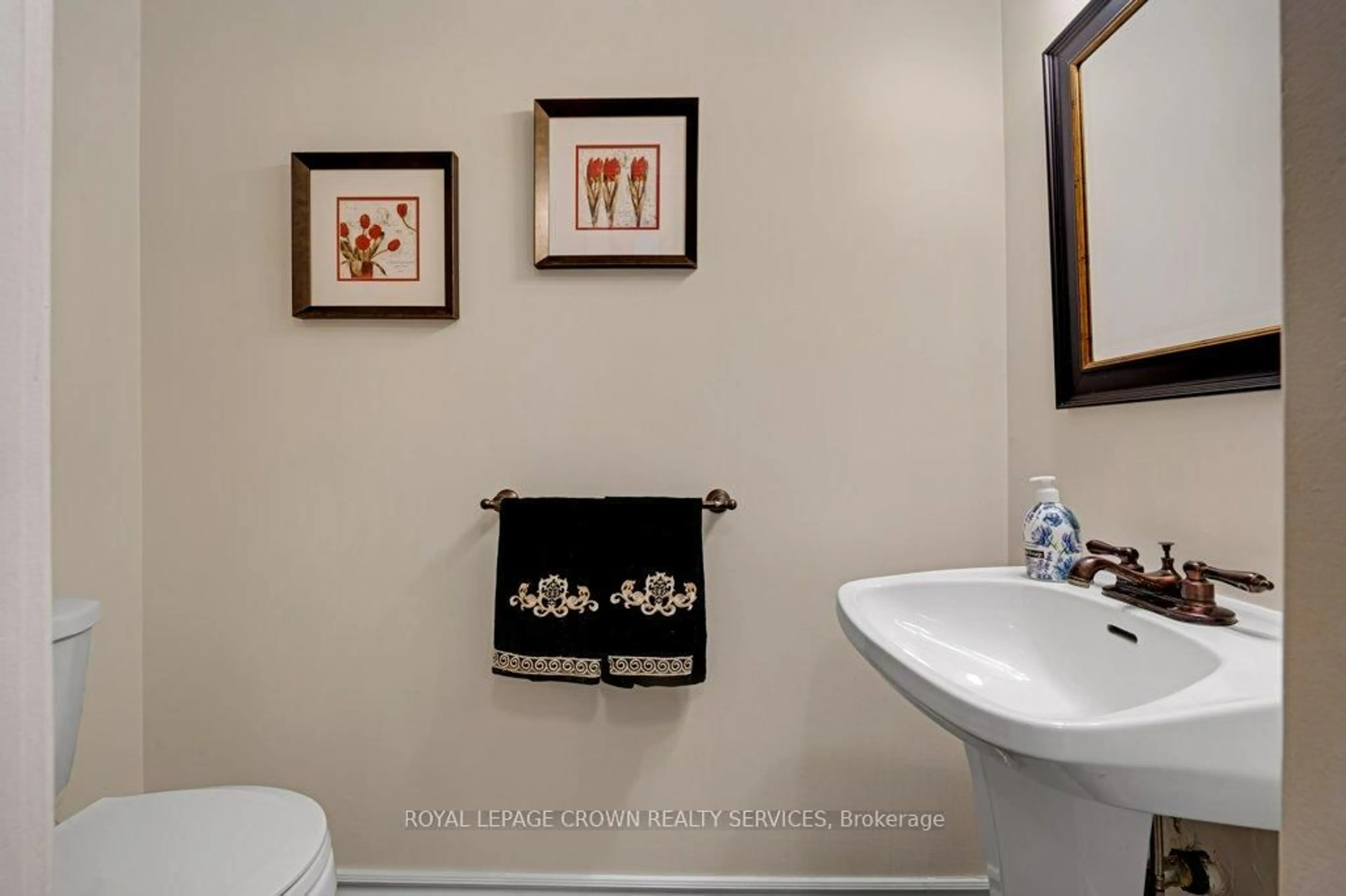 Standard bathroom, ceramic/tile floor for 220 Salisbury Ave #23, Cambridge Ontario N1S 1K5