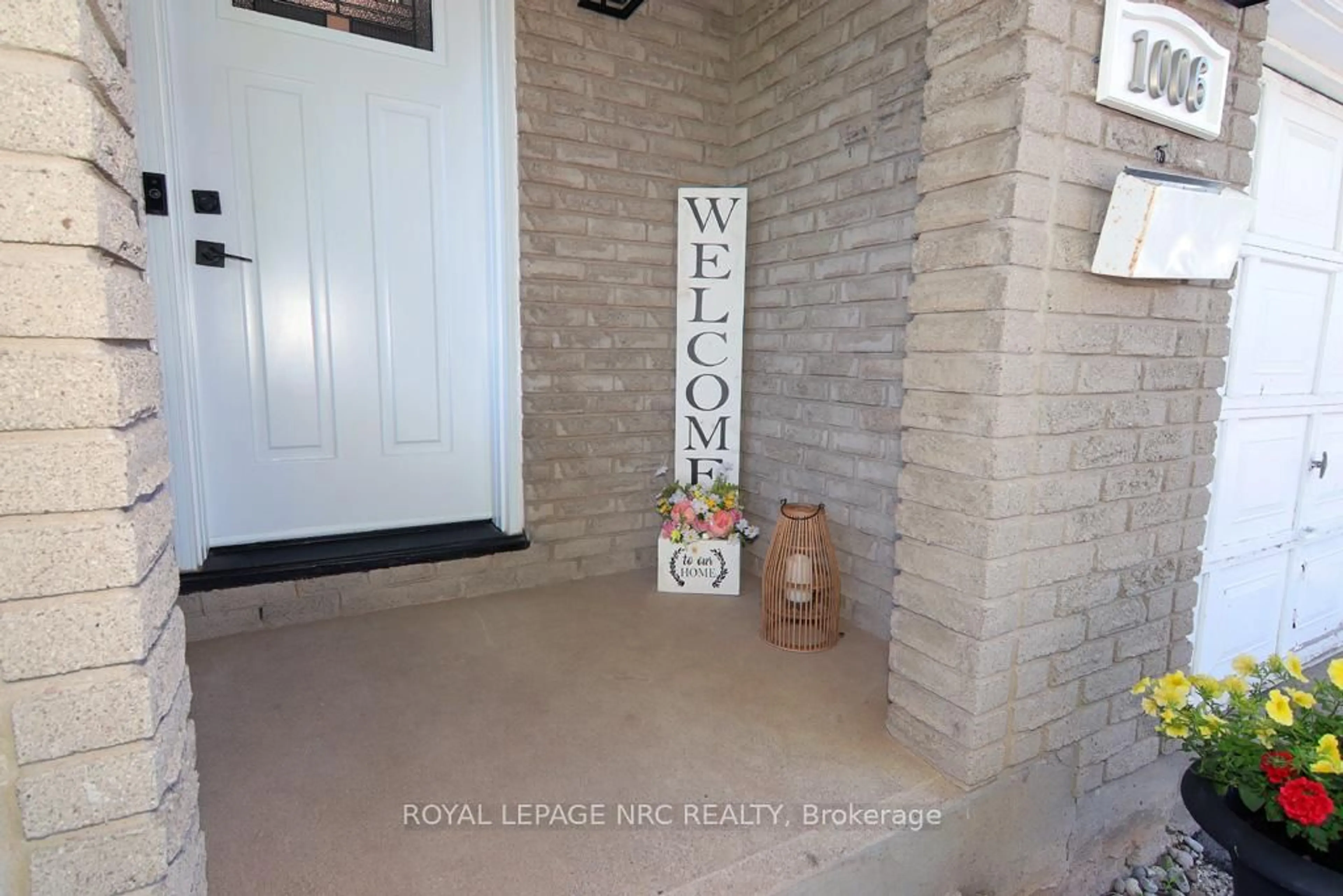 Indoor entryway for 1006 Crescent Rd, Fort Erie Ontario L2A 5X6