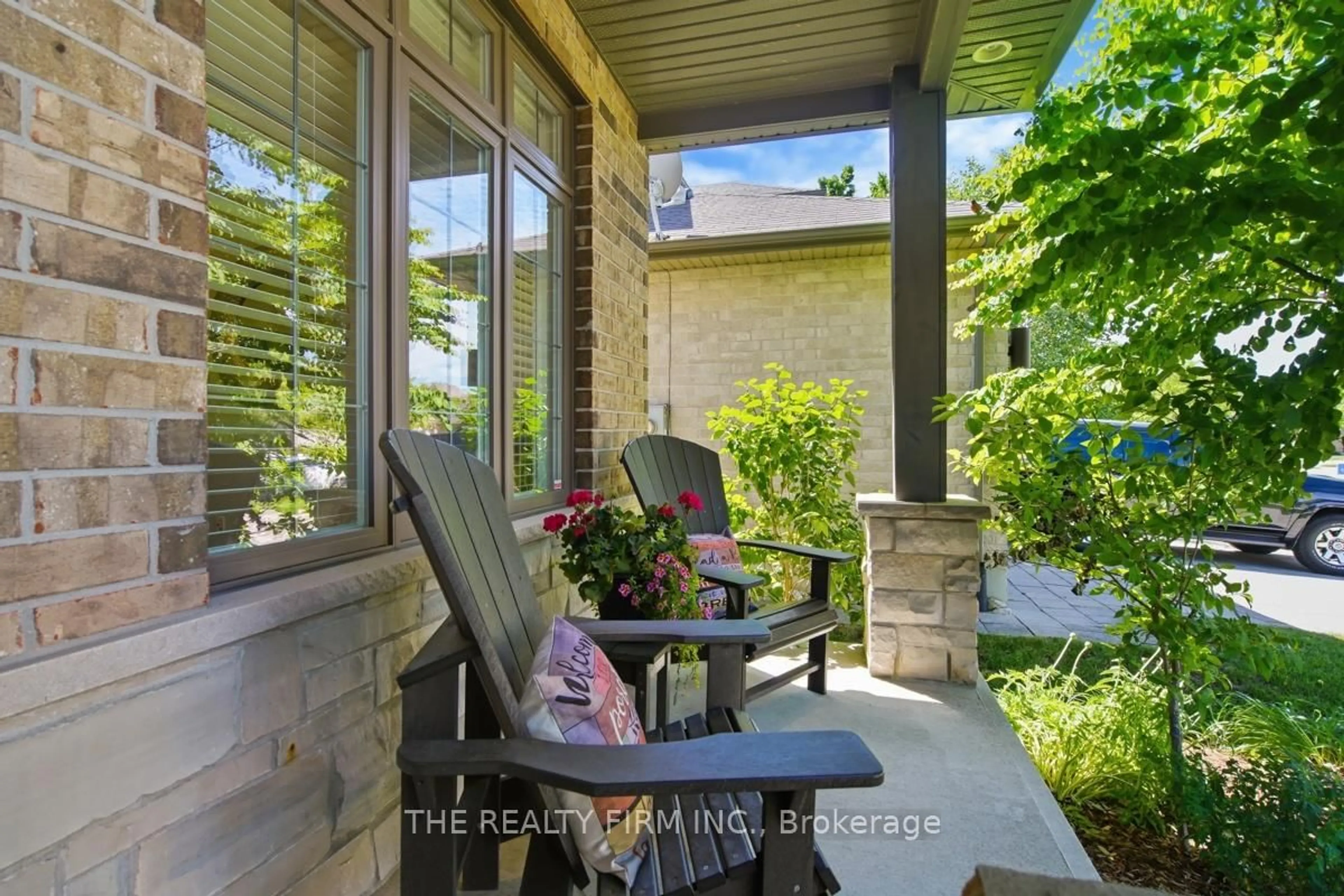 Patio, street for 1918 Ironwood Rd, London South Ontario N6K 5C9