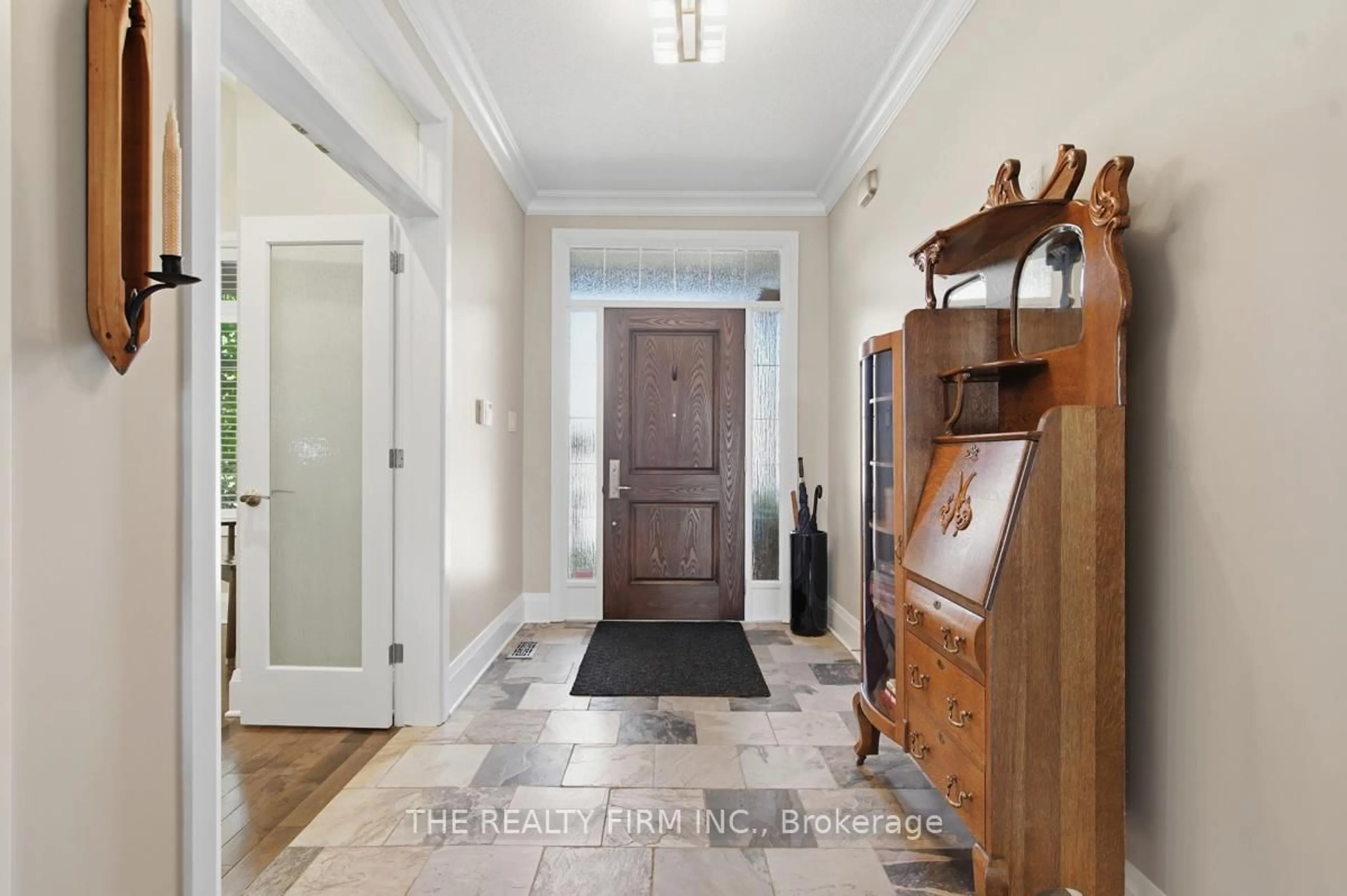 Indoor entryway for 1918 Ironwood Rd, London South Ontario N6K 5C9