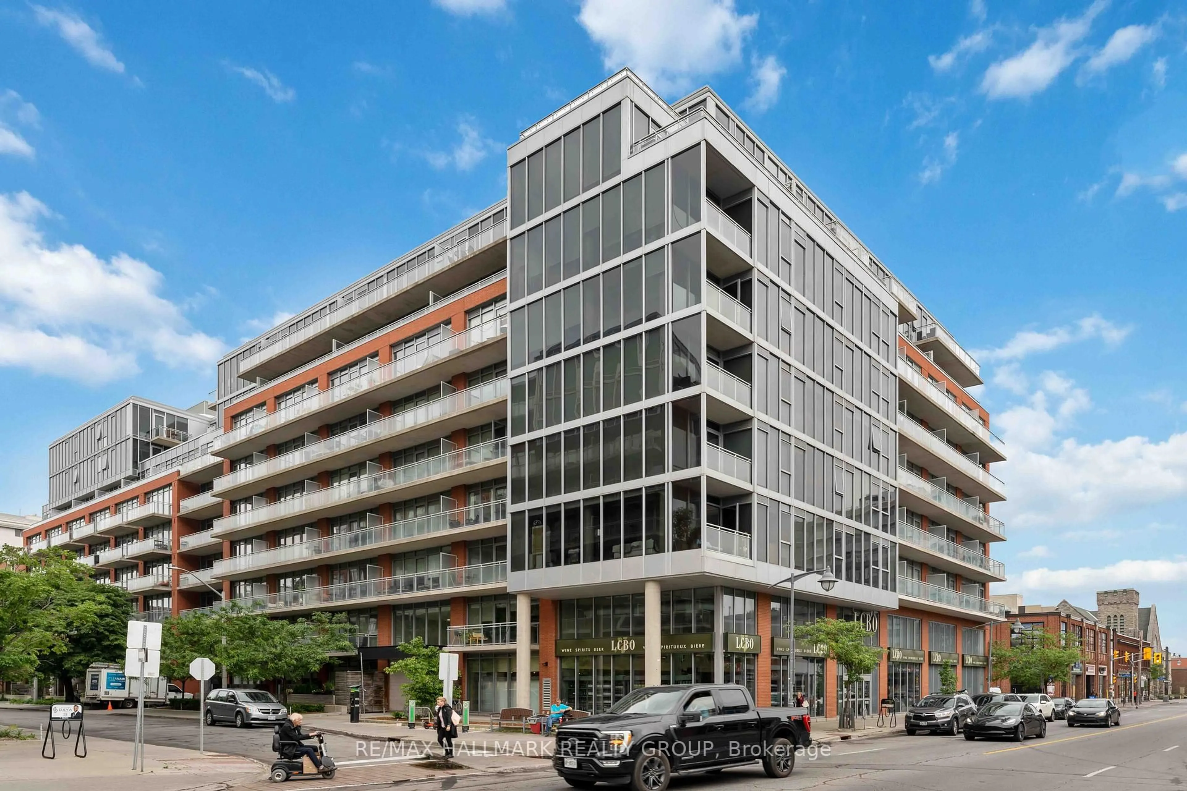Unknown for 360 McLeod St #313, Ottawa Ontario K2P 1A9