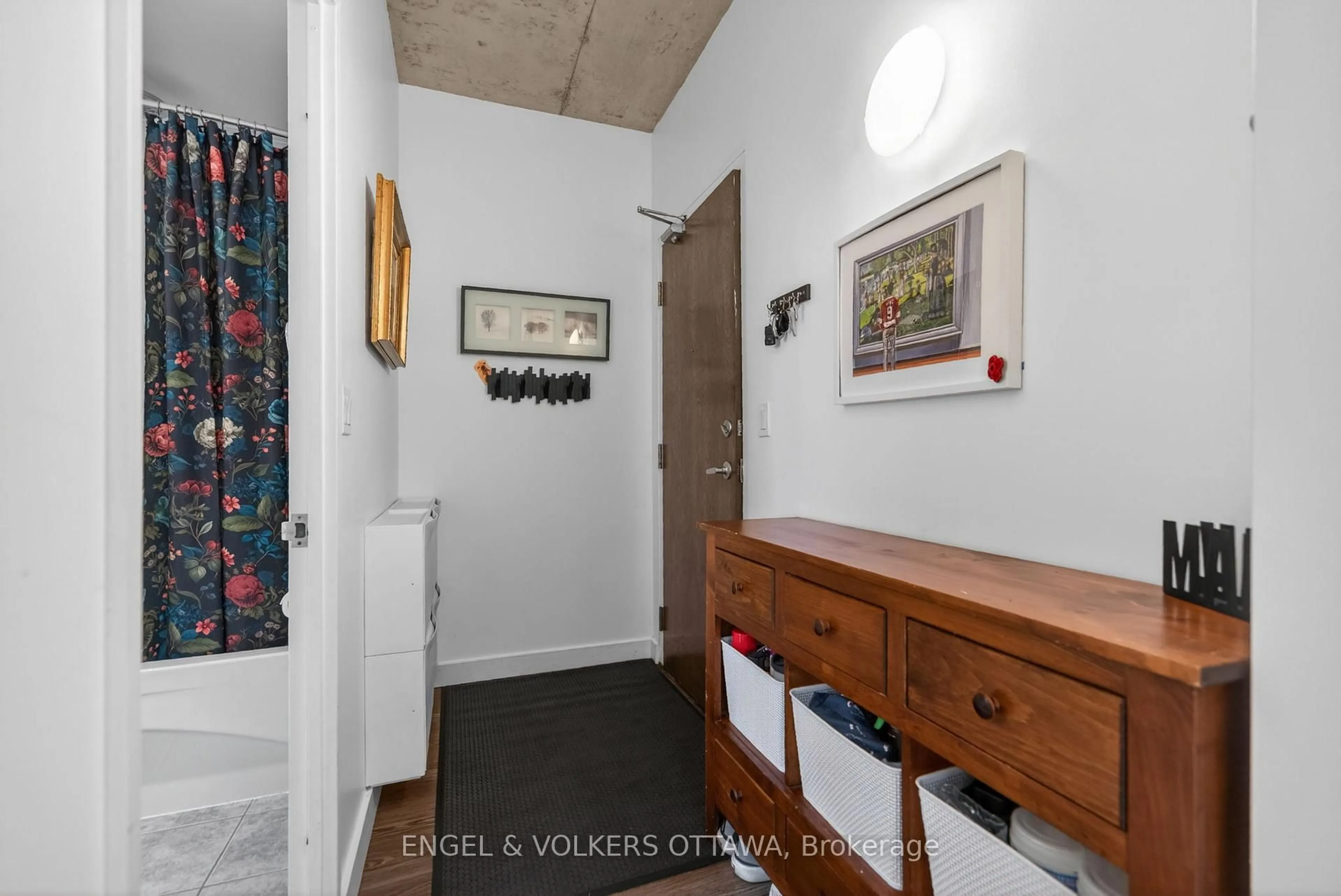 Unknown for 383 Cumberland St #704, Ottawa Ontario K1N 1J7