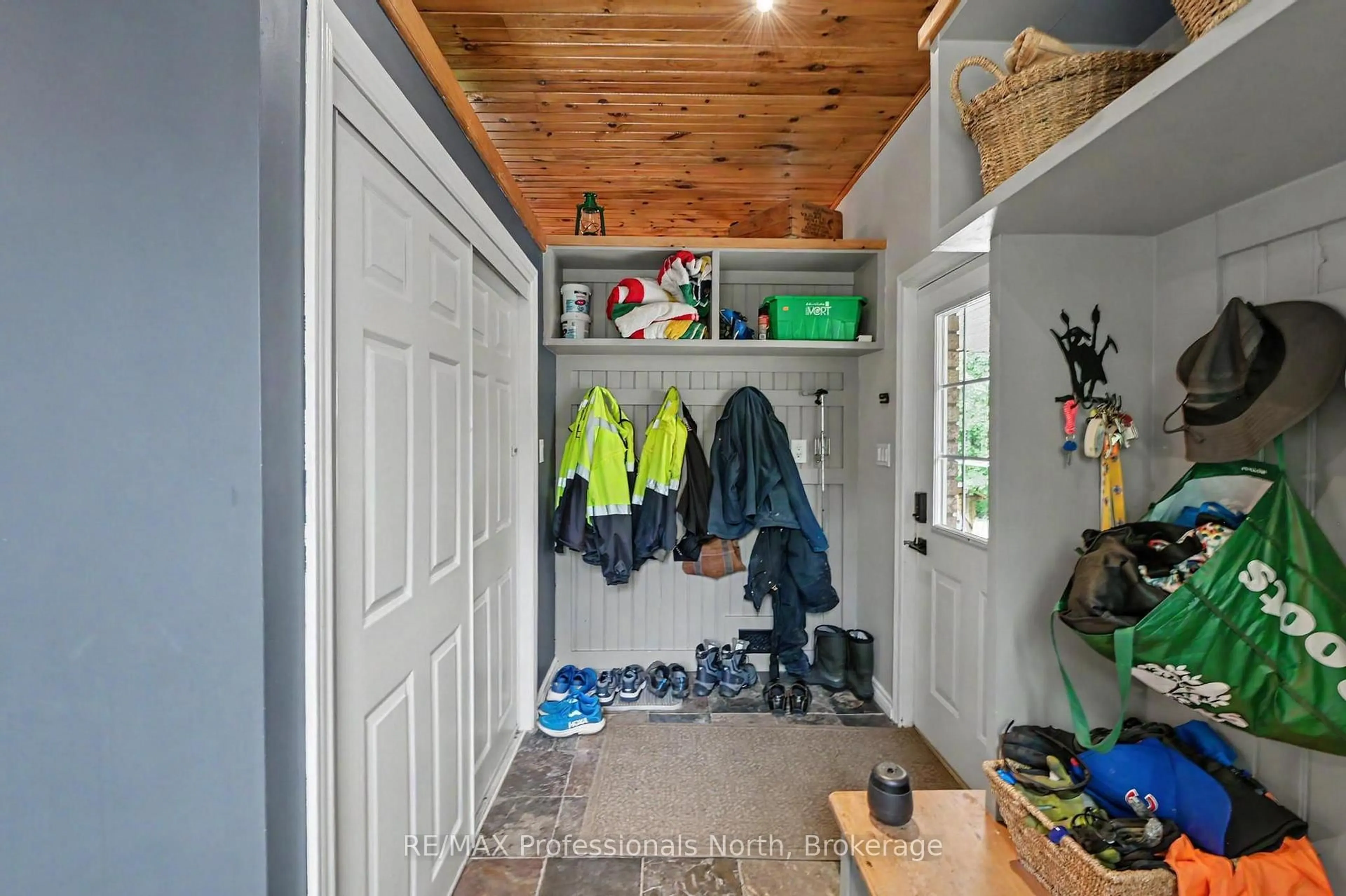 Indoor entryway for 1661 Hospitality Rd, Minden Hills Ontario K0M 2K0