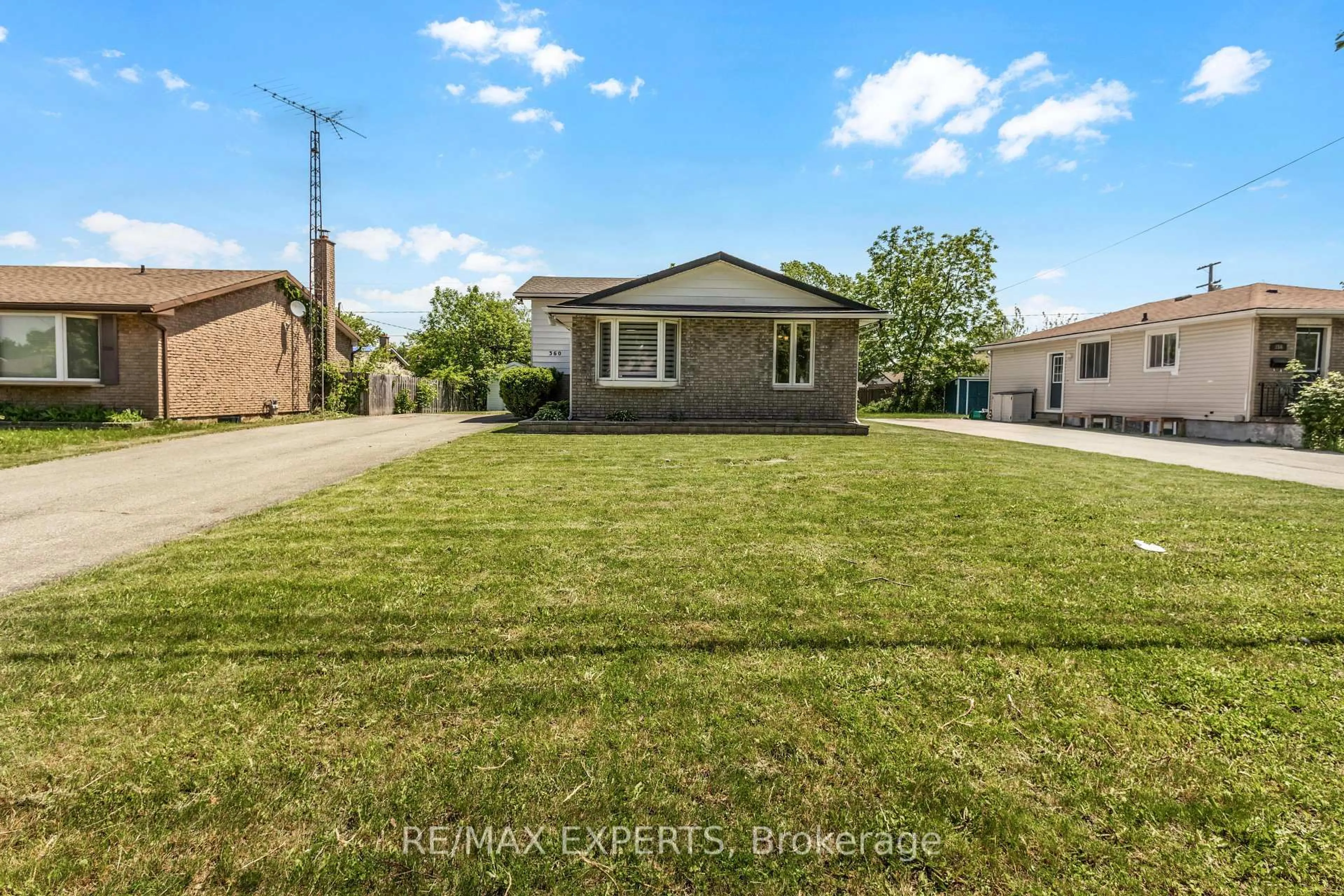 A pic from outside/outdoor area/front of a property/back of a property/a pic from drone, street for 360 First Ave, Welland Ontario L3C 5Y9