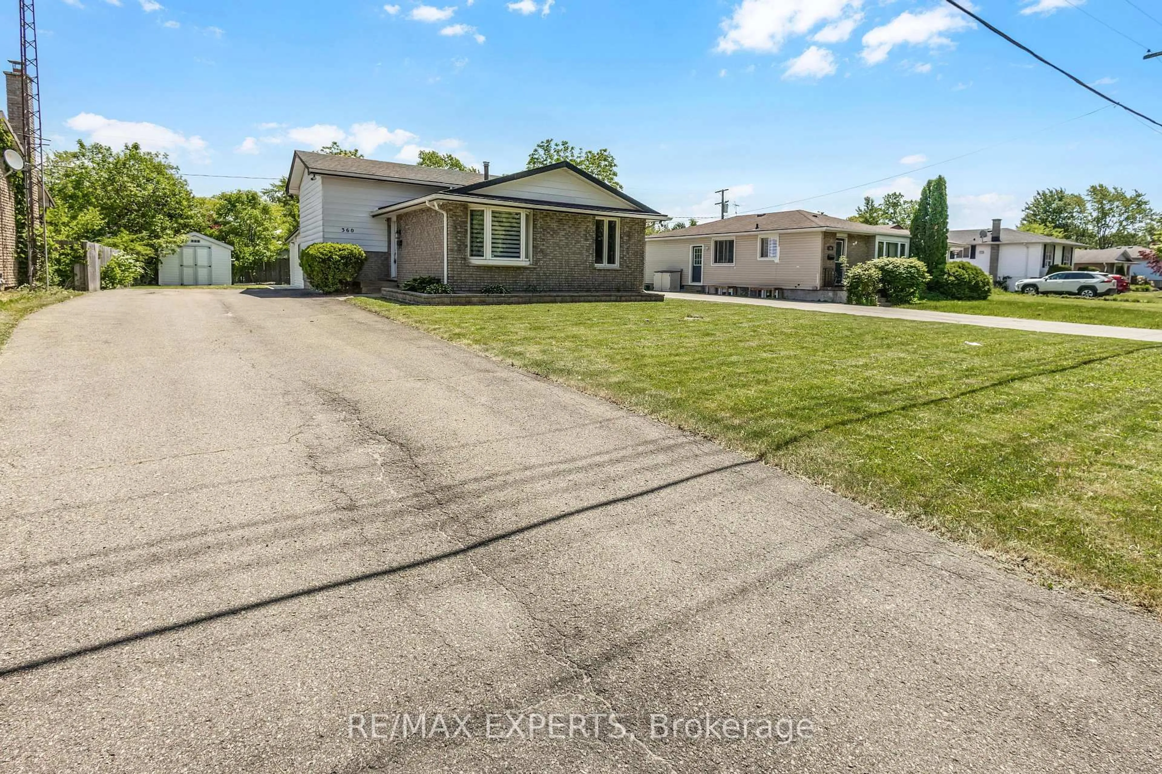 A pic from outside/outdoor area/front of a property/back of a property/a pic from drone, street for 360 First Ave, Welland Ontario L3C 5Y9
