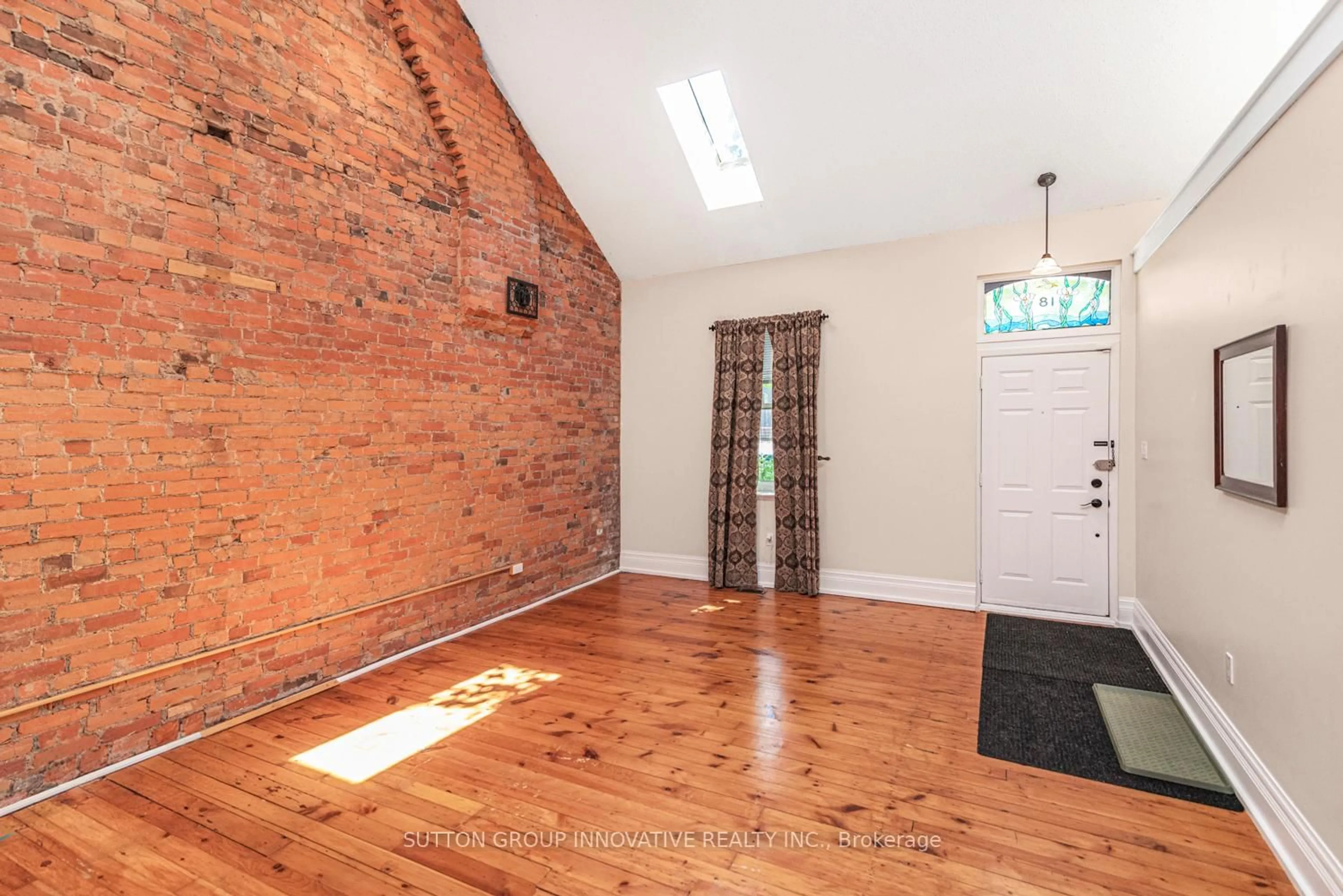 Indoor entryway for 18 Pearl St, Hamilton Ontario L8P 3W5