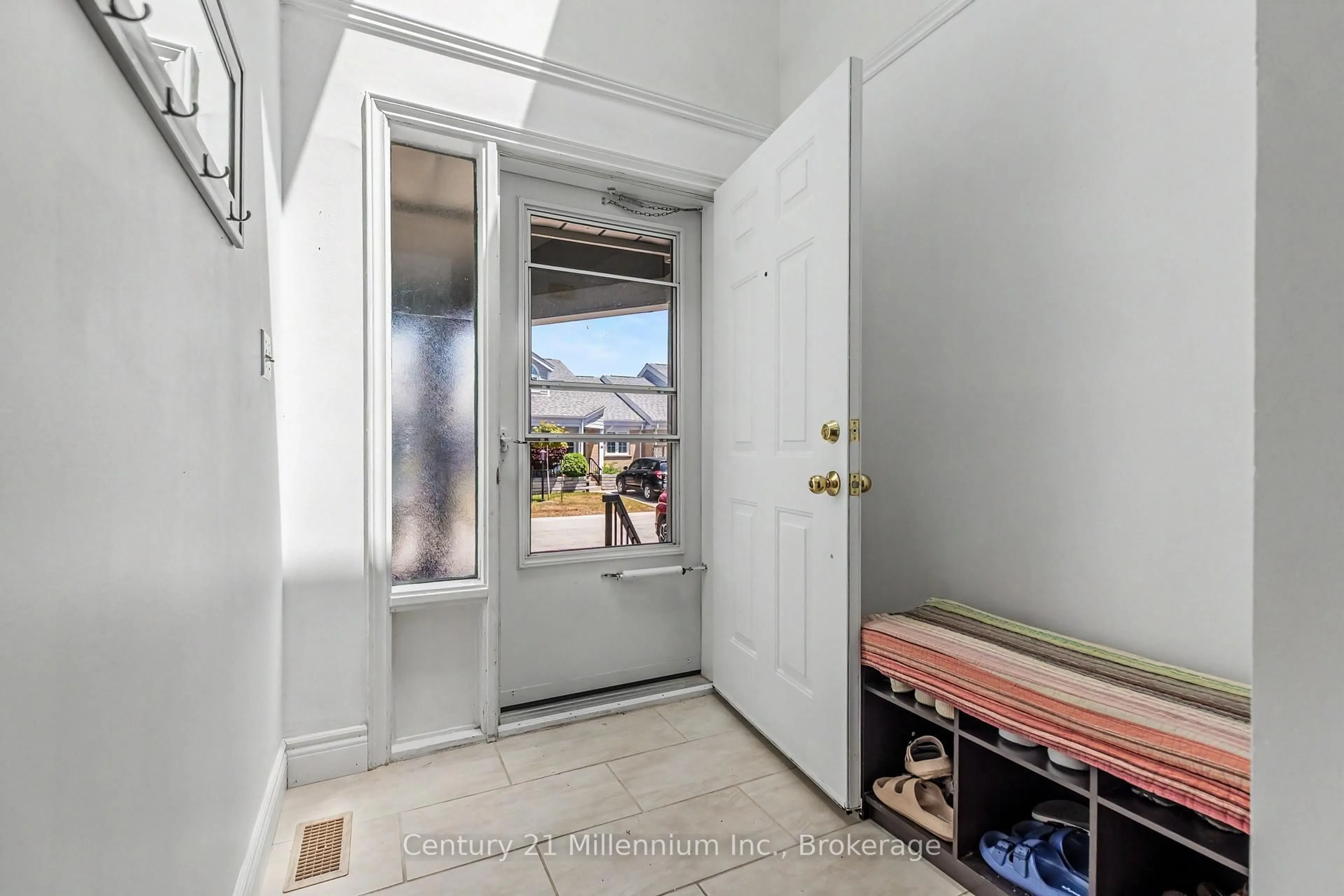 Indoor entryway for 874 ARLINGTON St #19, Saugeen Shores Ontario N0H 2C4
