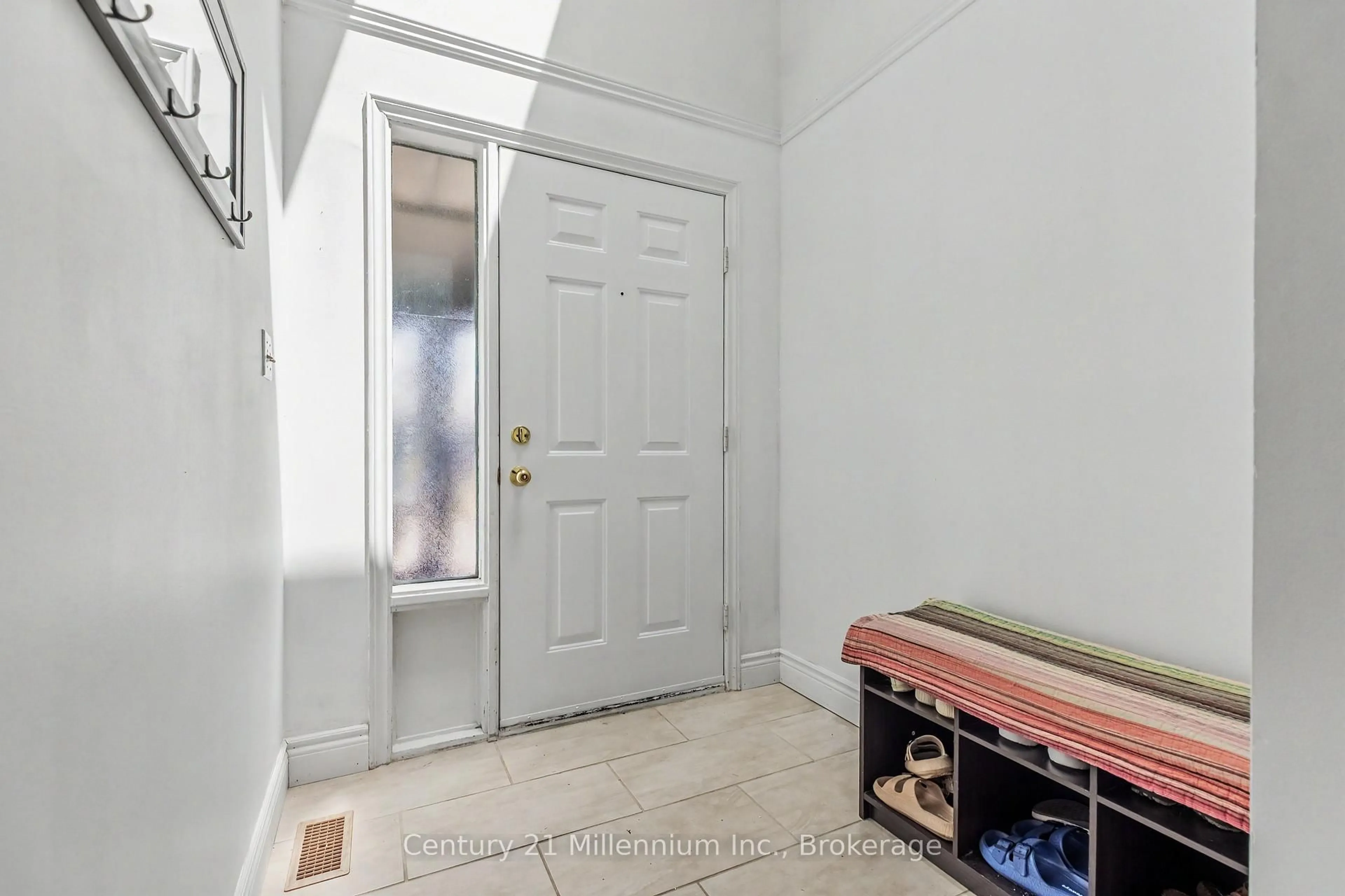 Indoor entryway for 874 ARLINGTON St #19, Saugeen Shores Ontario N0H 2C4